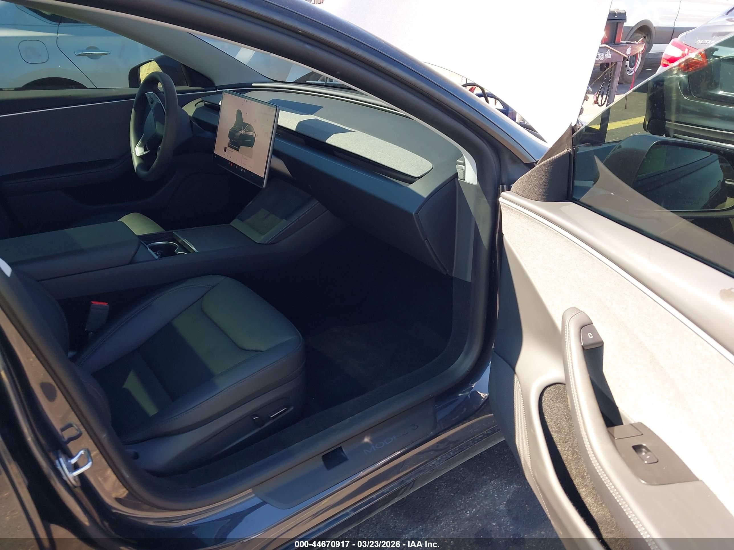 TESLA MODEL image 5