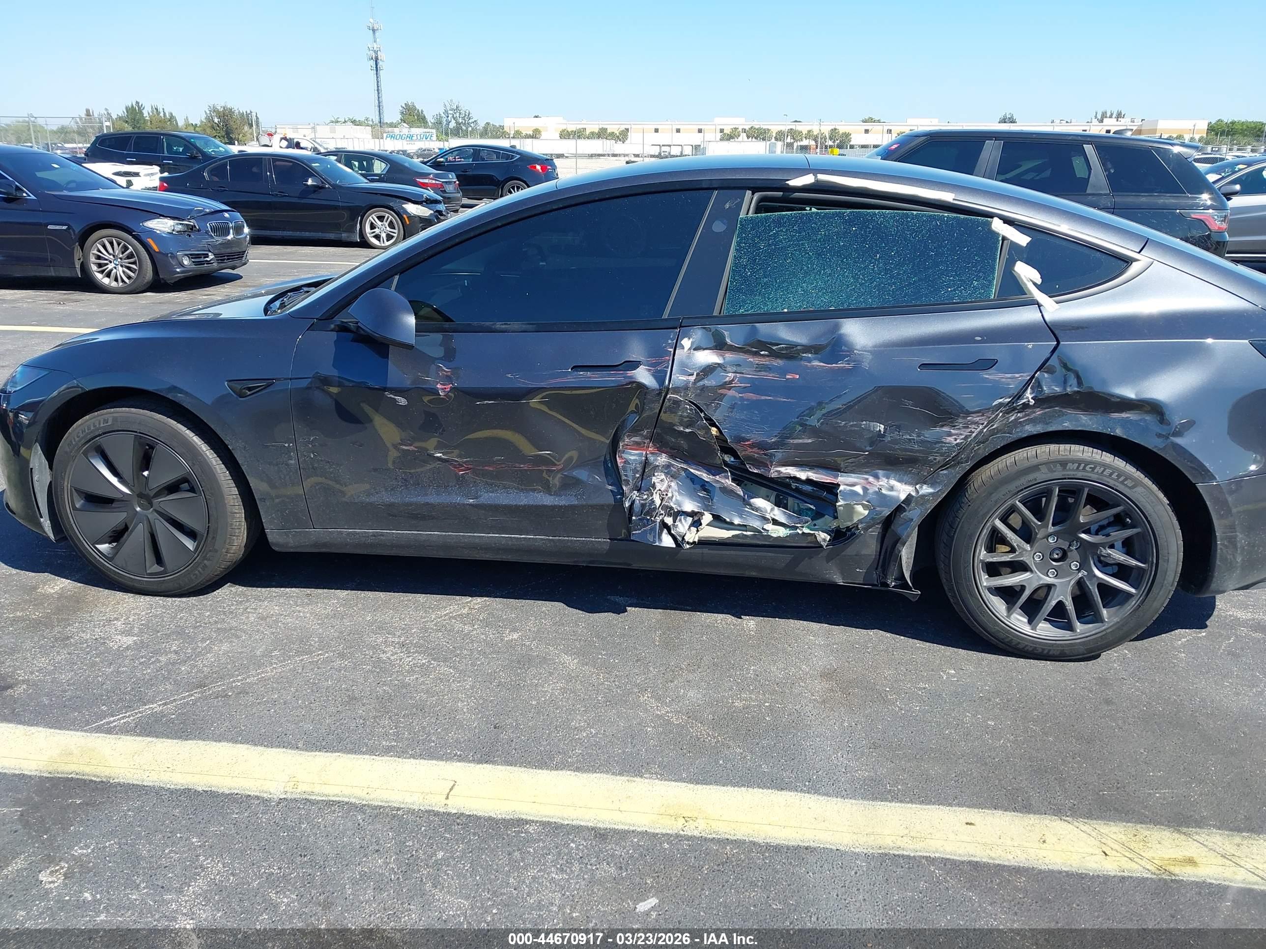 TESLA MODEL image 6