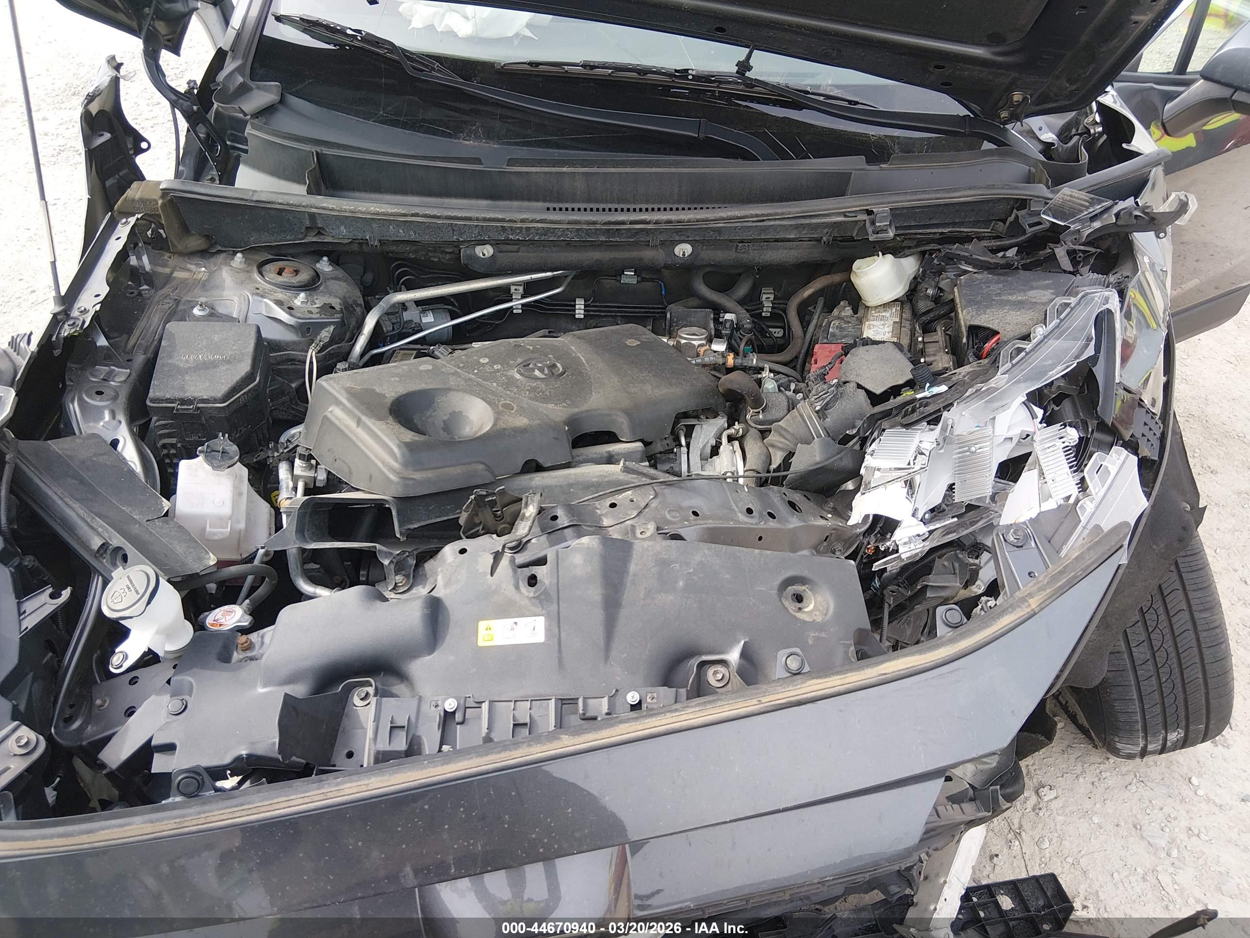 TOYOTA RAV4 image 10