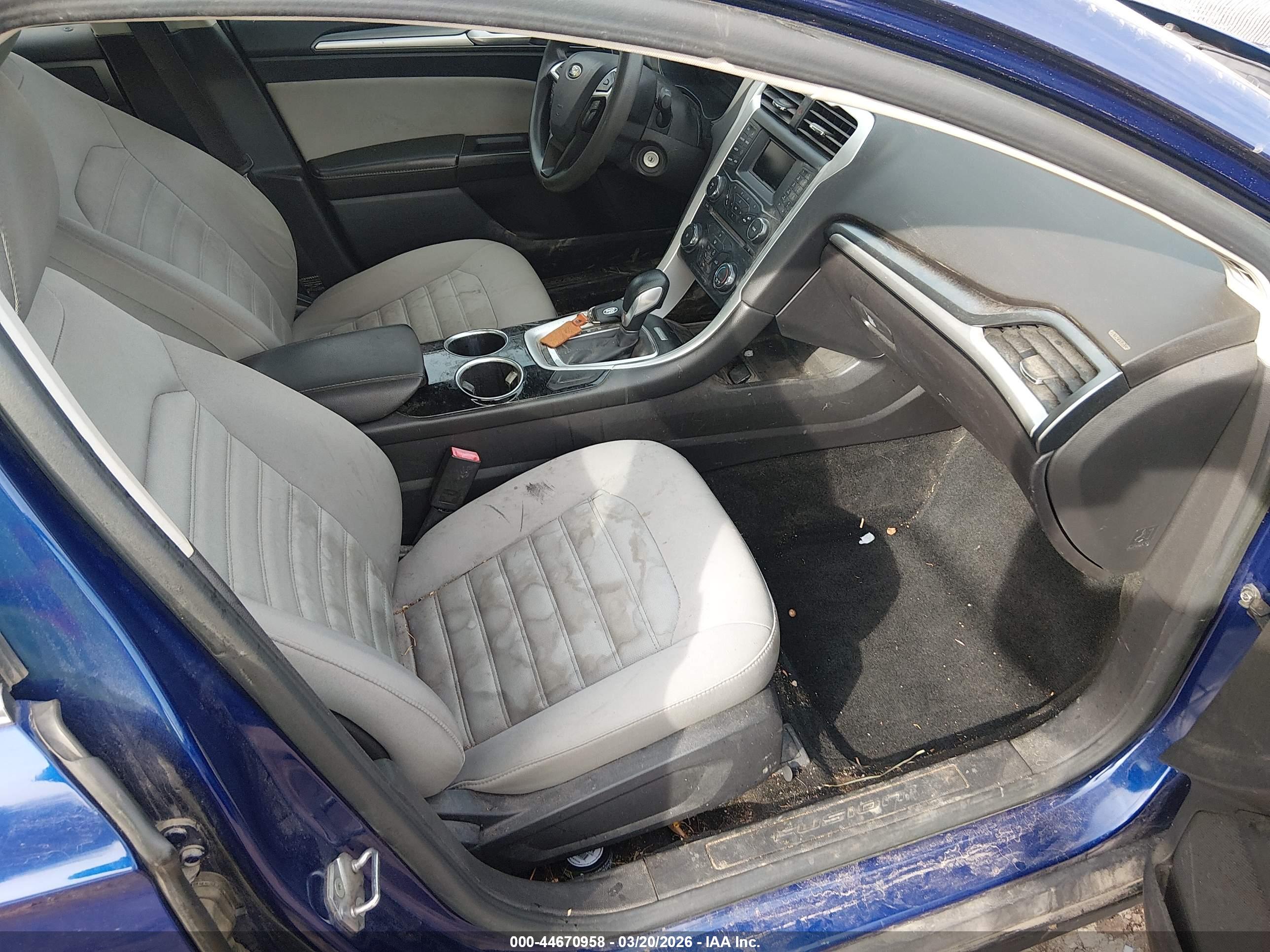 FORD FUSION image 5