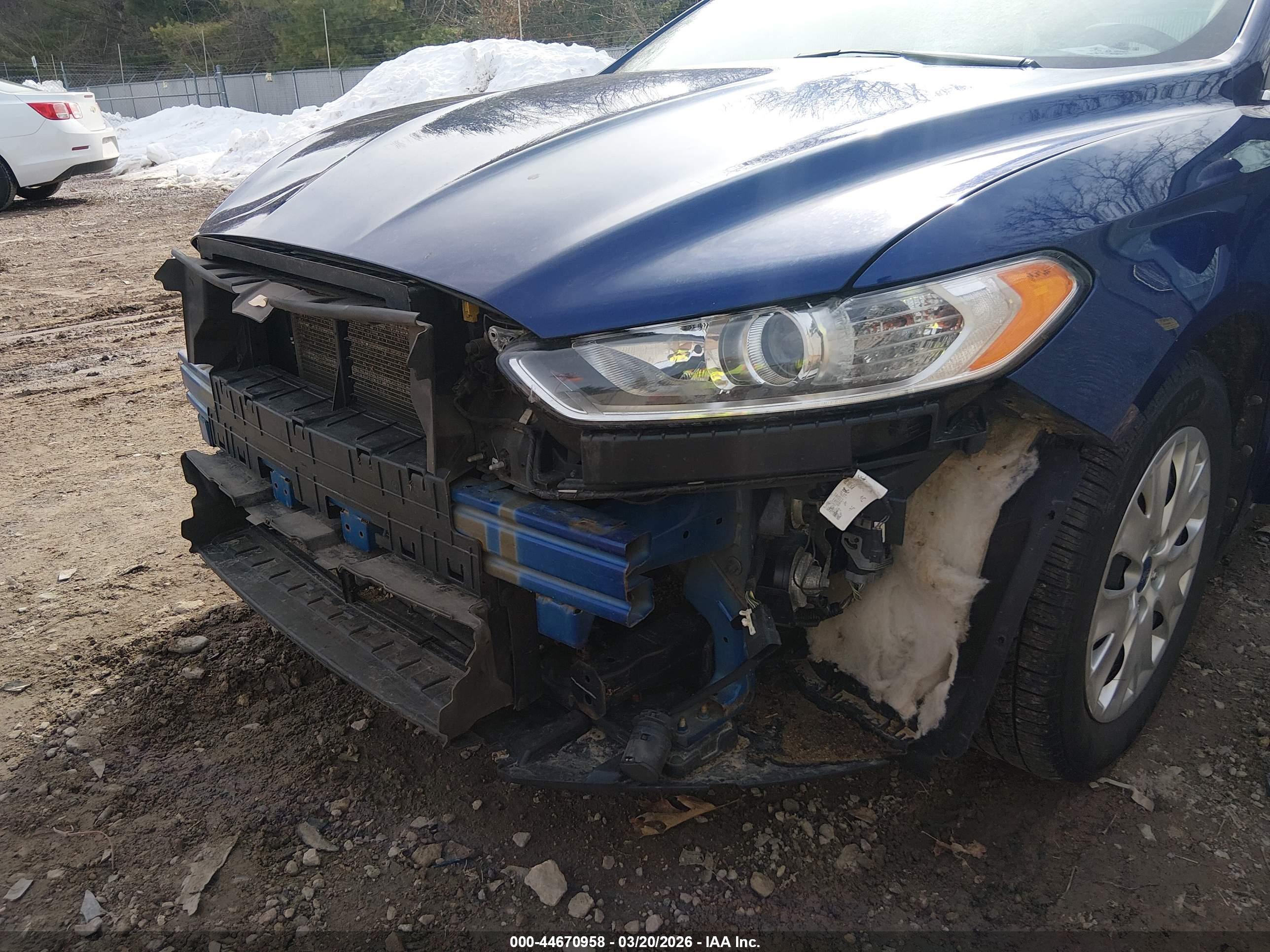 FORD FUSION image 6