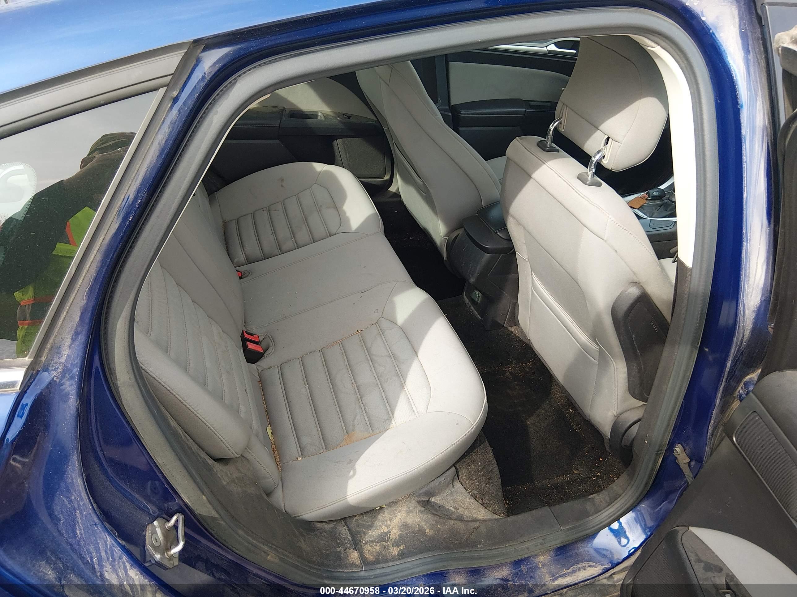 FORD FUSION image 8