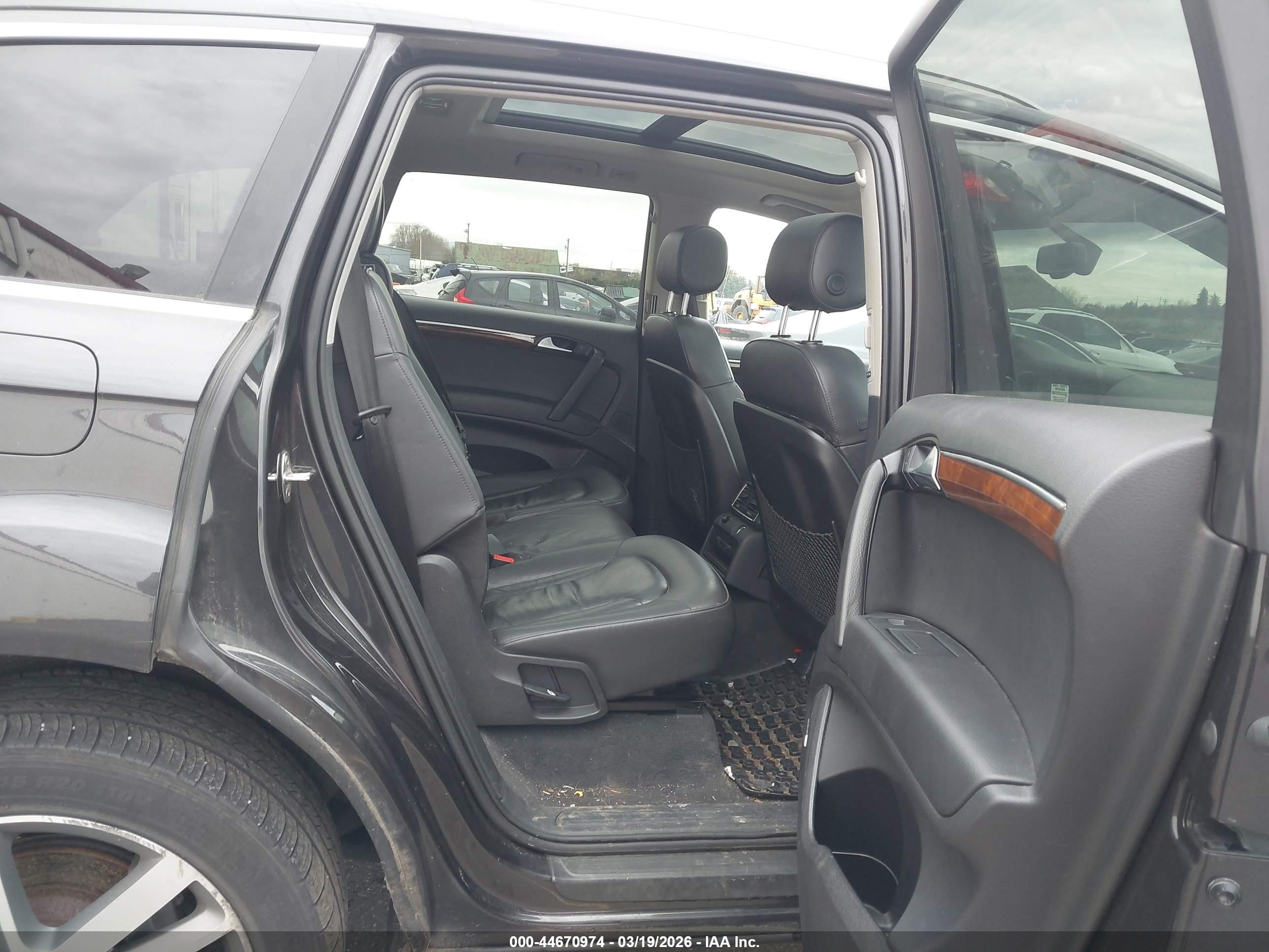 AUDI Q7 image 8