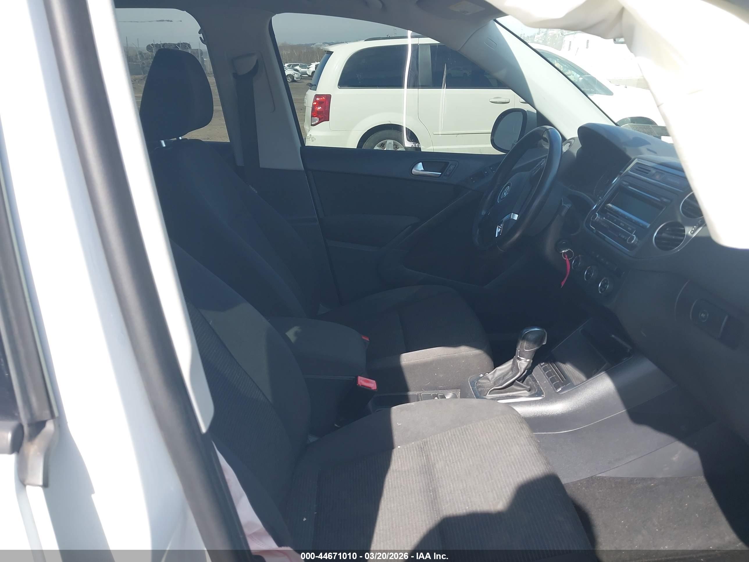 VOLKSWAGEN TIGUAN image 5