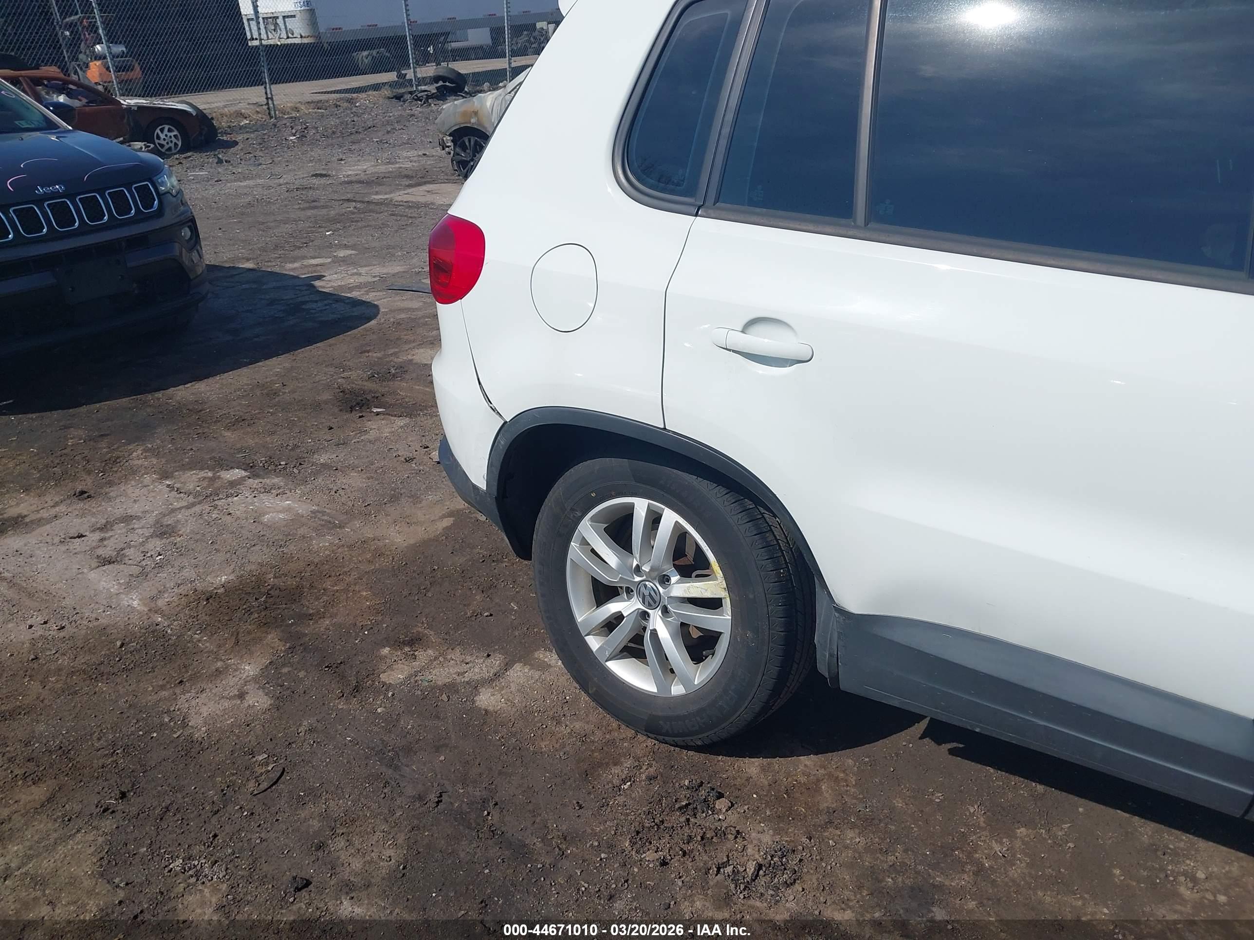 VOLKSWAGEN TIGUAN image 6