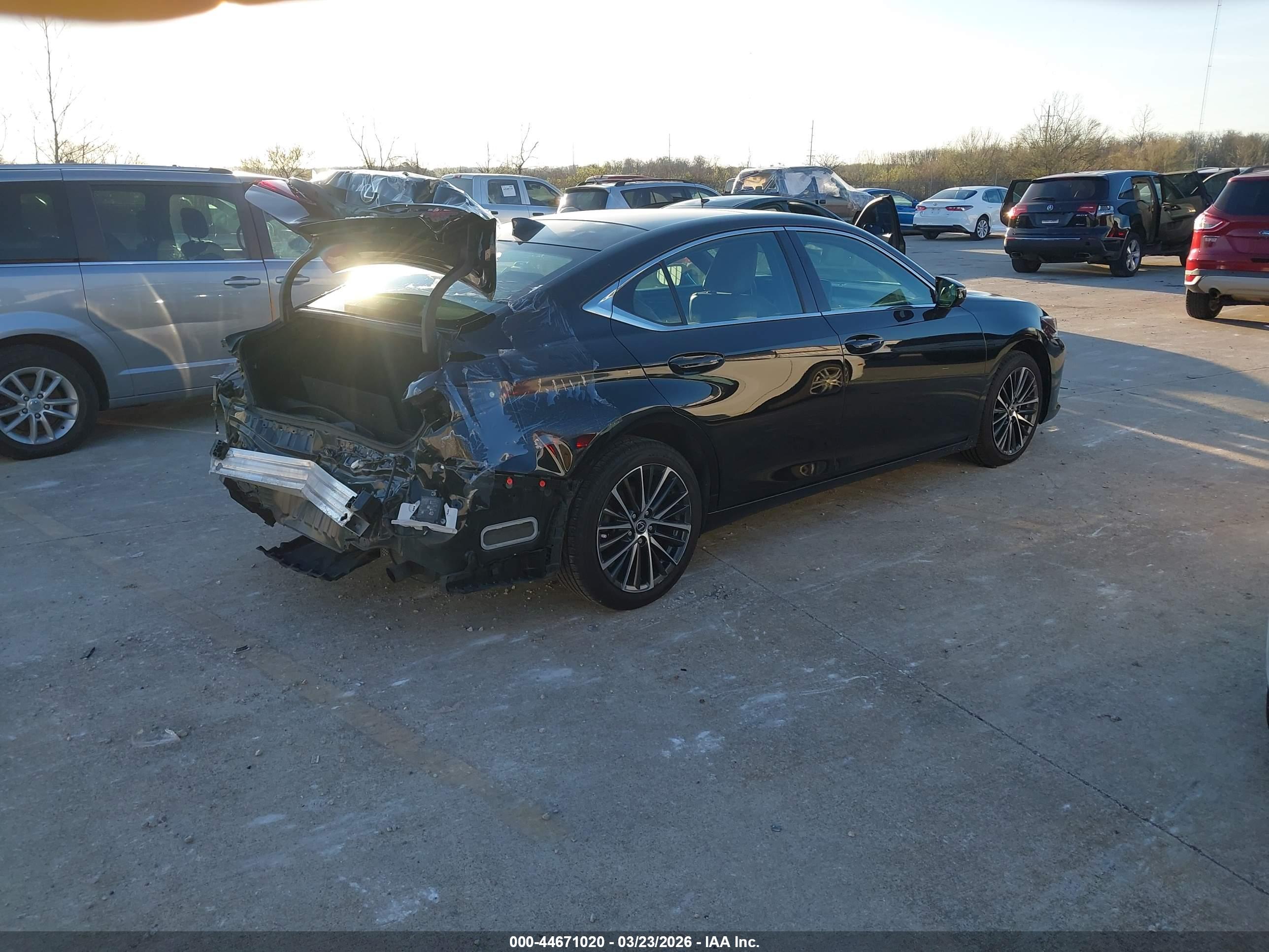 LEXUS ES image 4