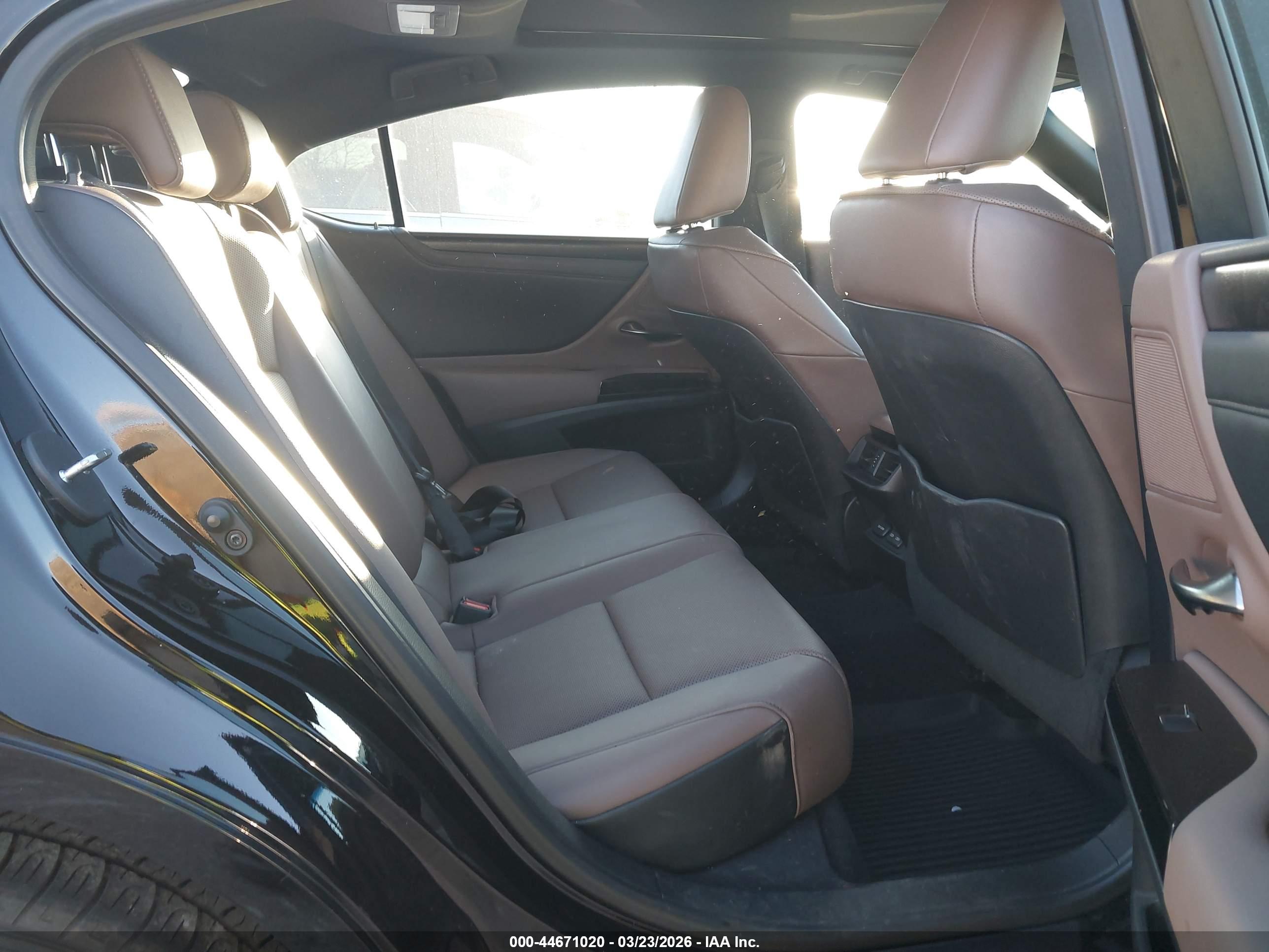 LEXUS ES image 8