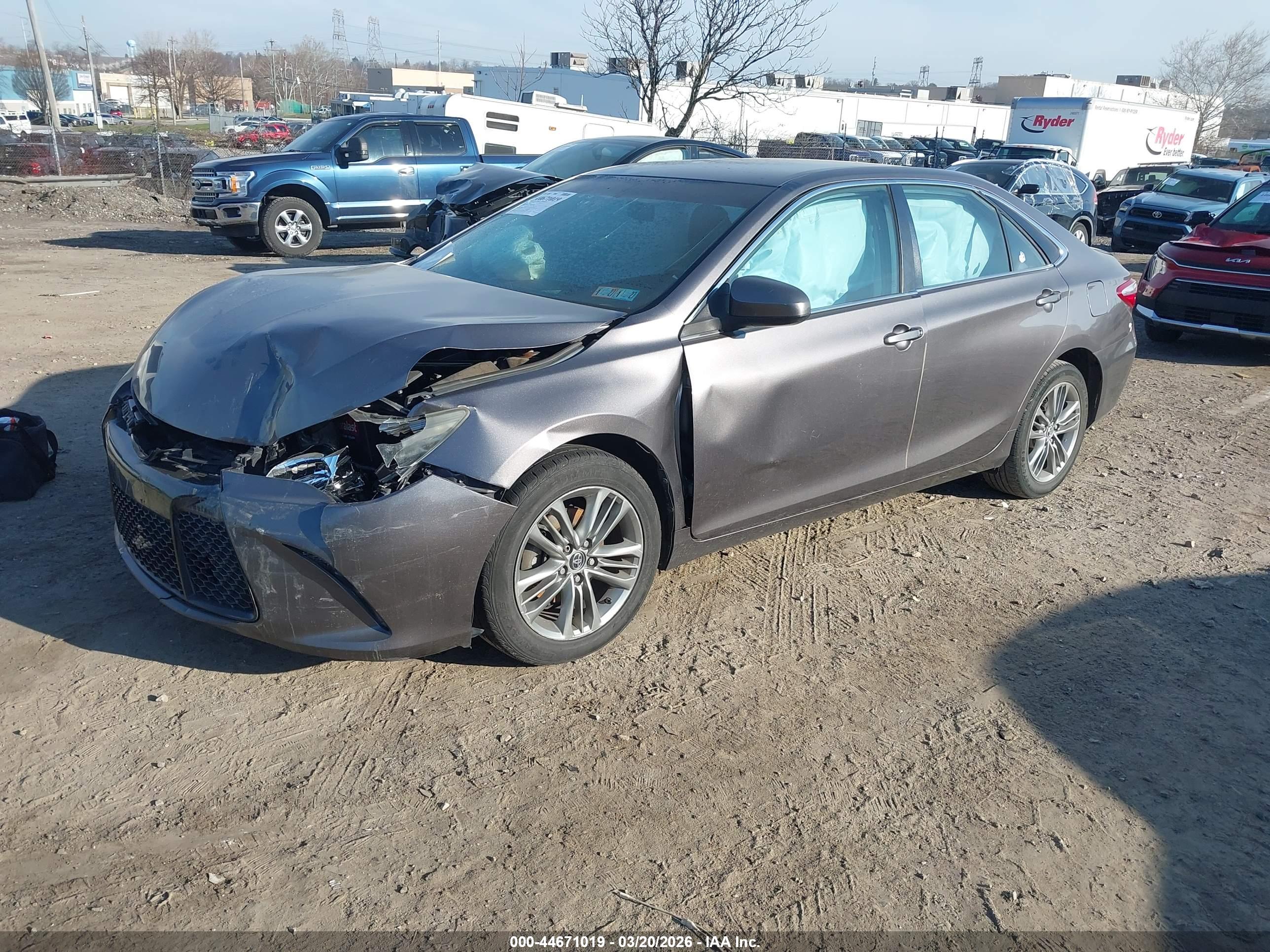 TOYOTA CAMRY image 2