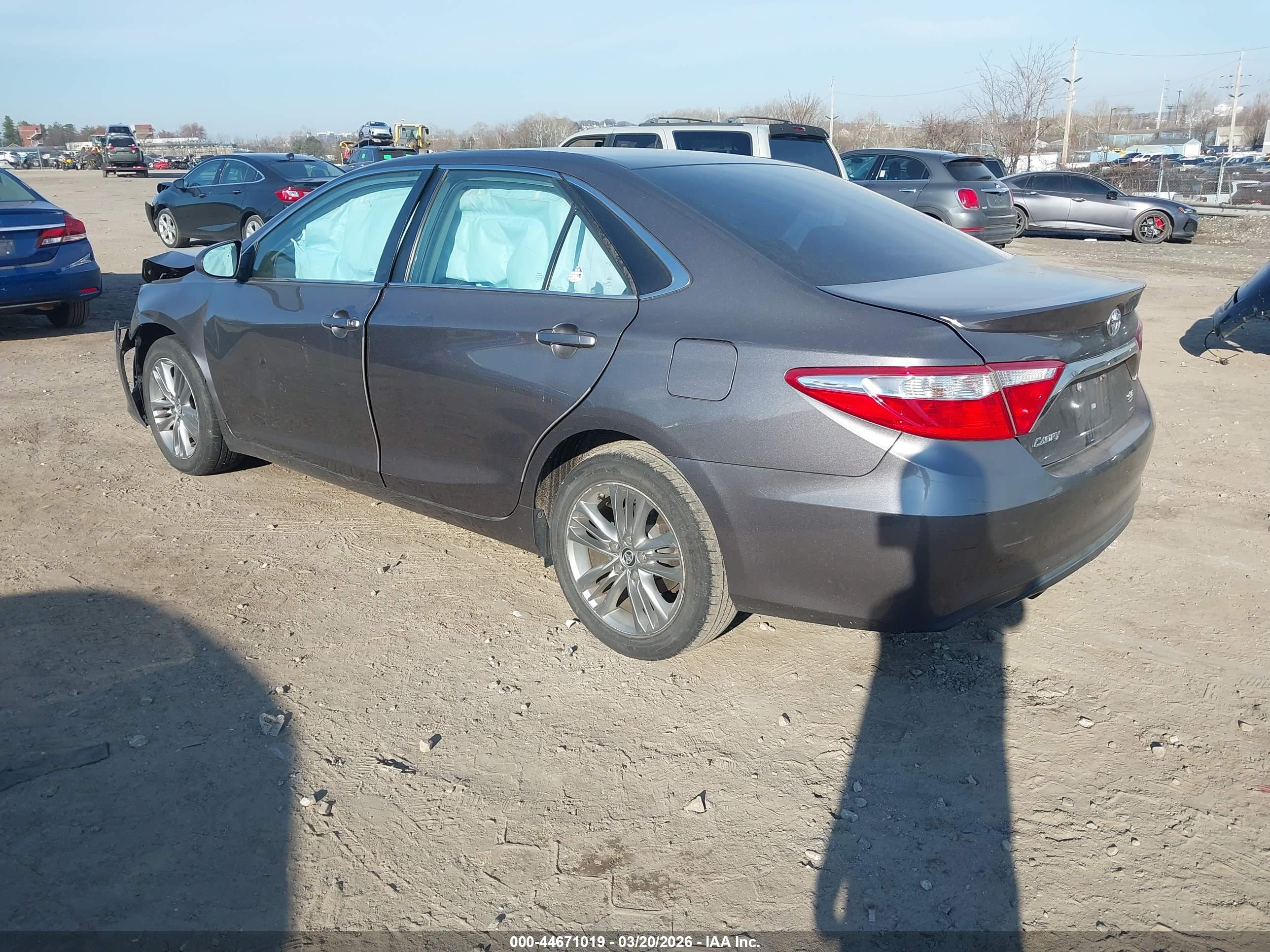 TOYOTA CAMRY image 3