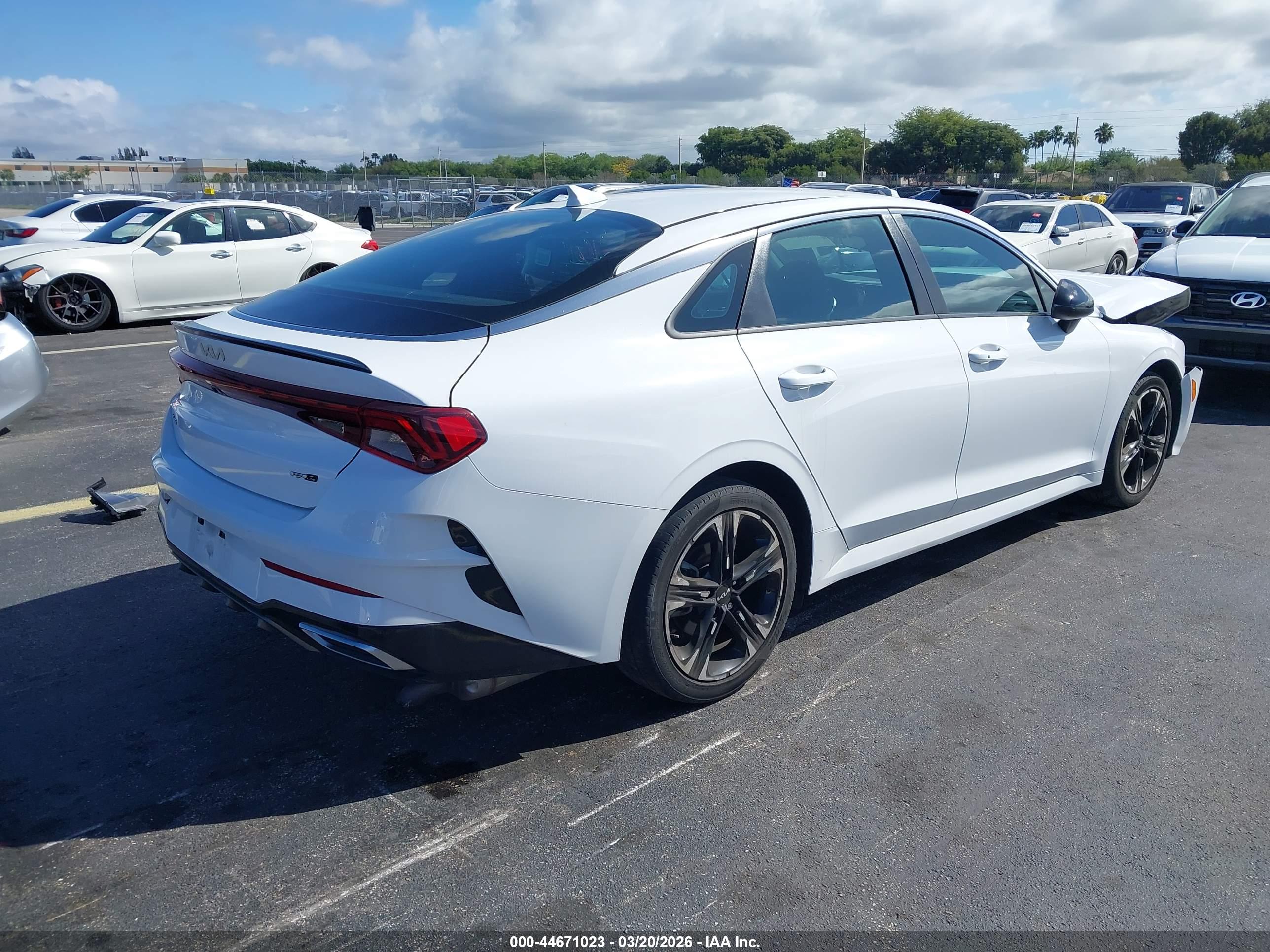 KIA K5 image 4