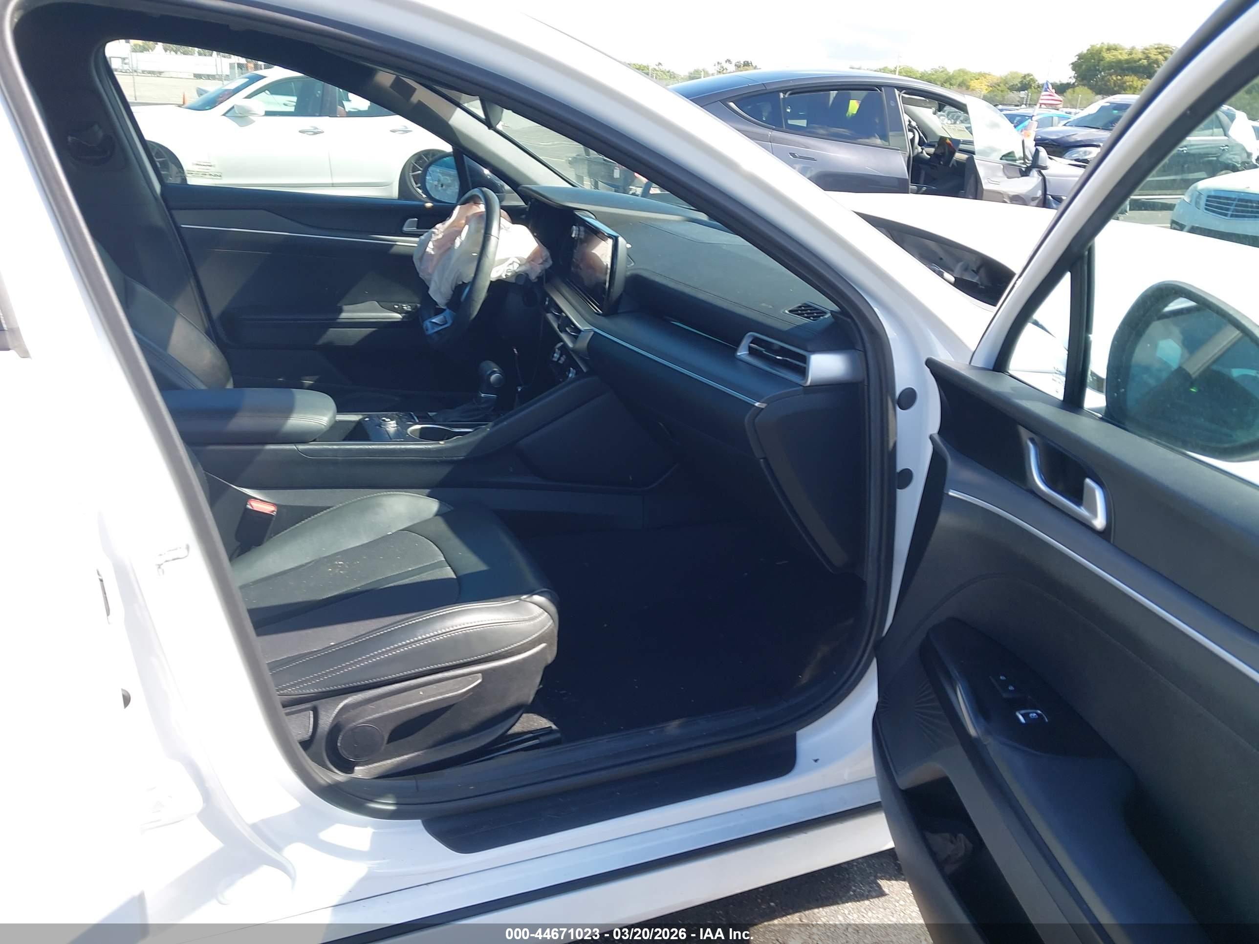 KIA K5 image 5