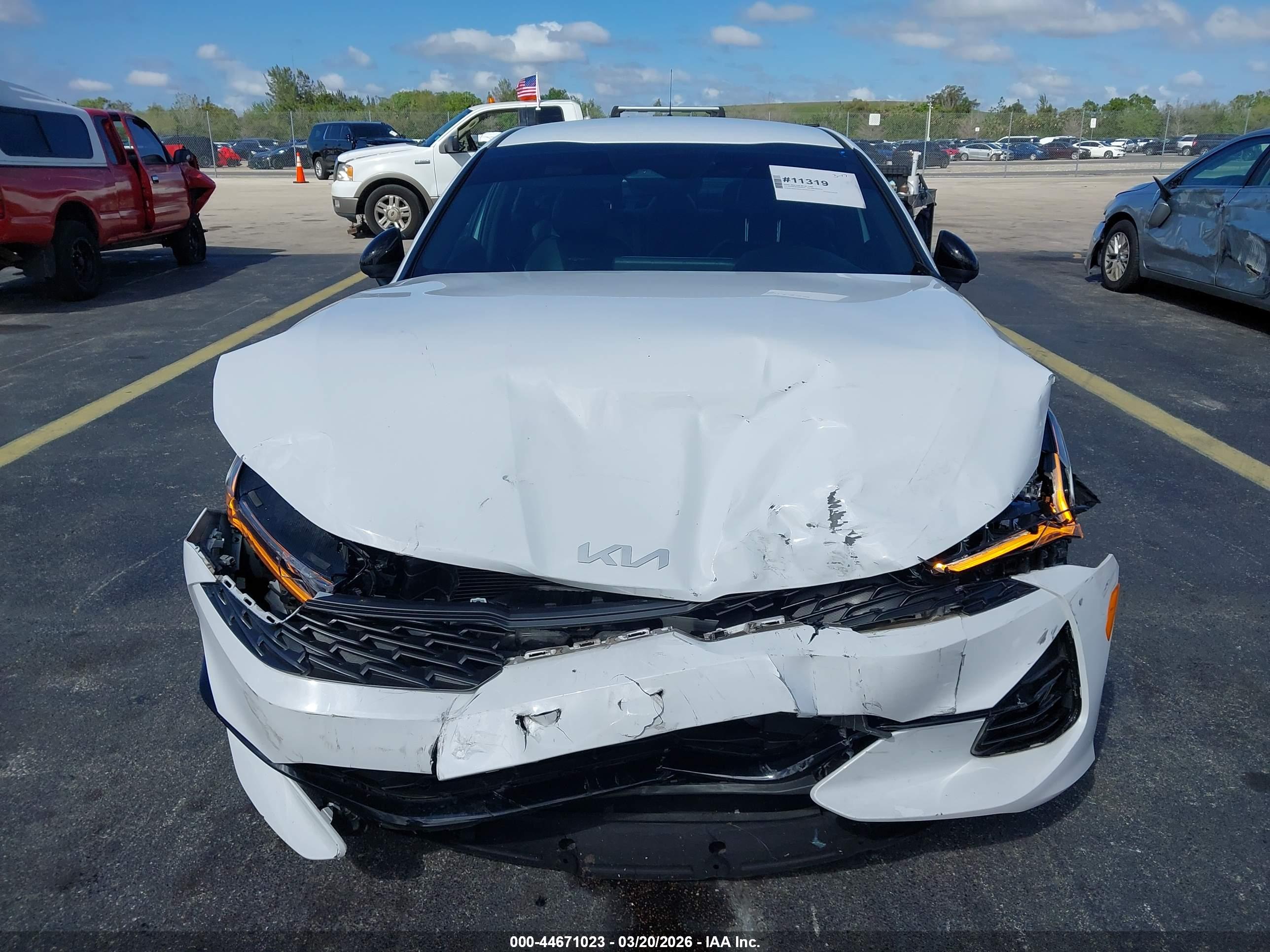 KIA K5 image 6