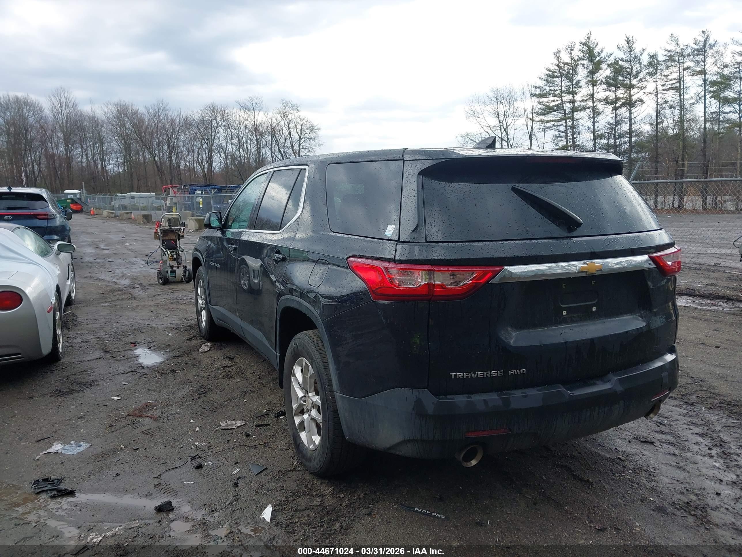 CHEVROLET TRAVERSE image 3
