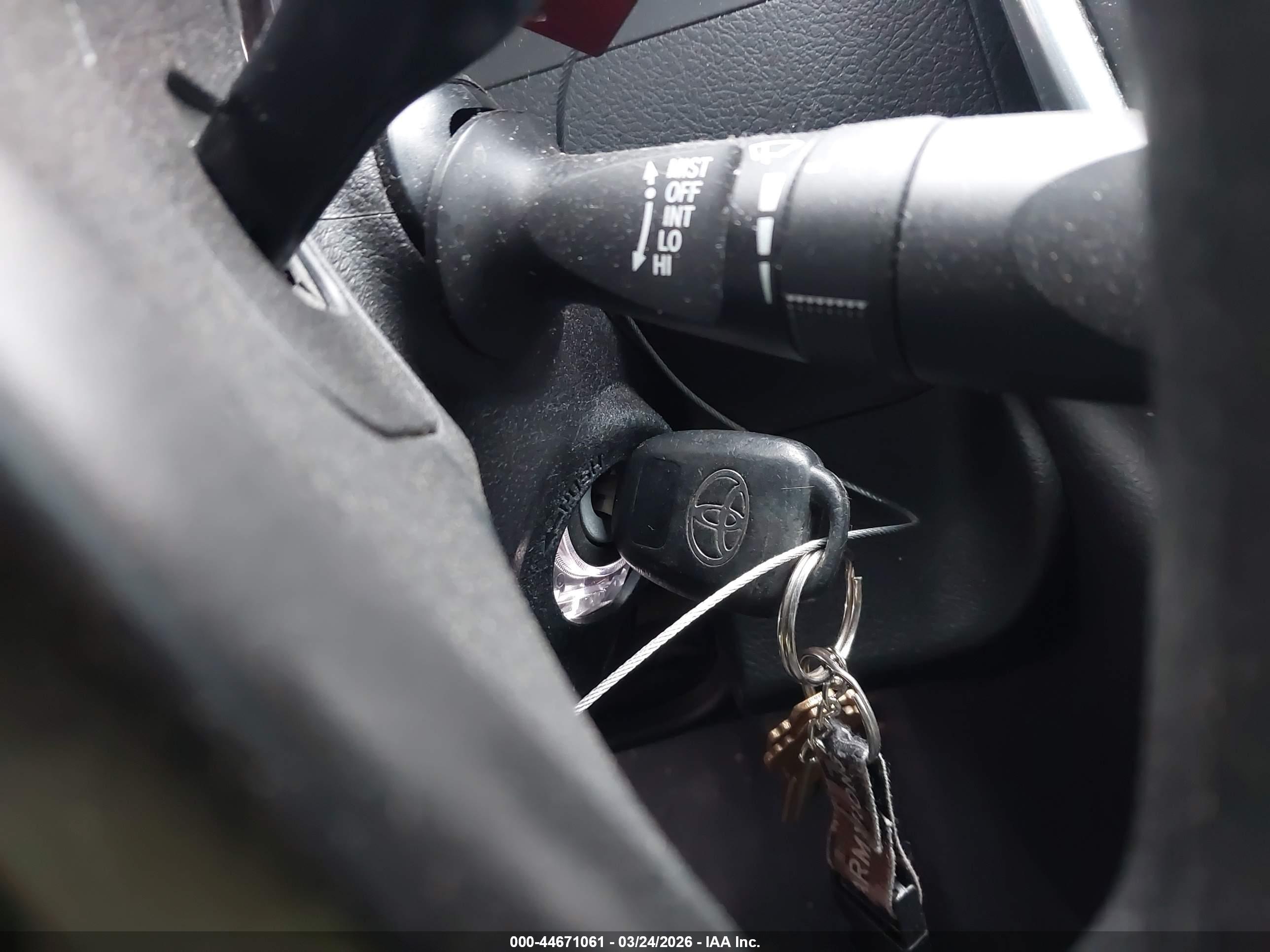 TOYOTA CAMRY image 11