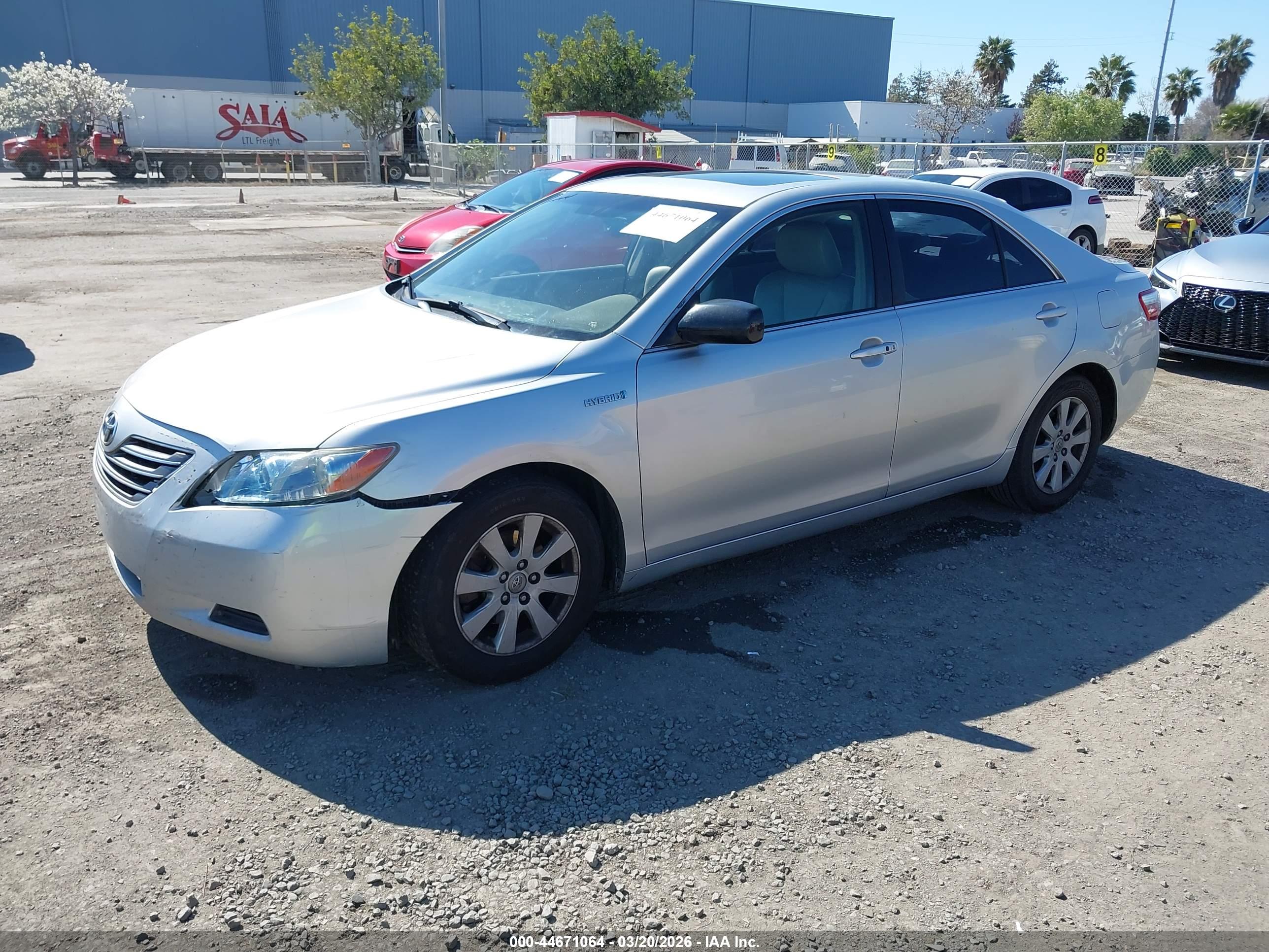 TOYOTA CAMRY image 2