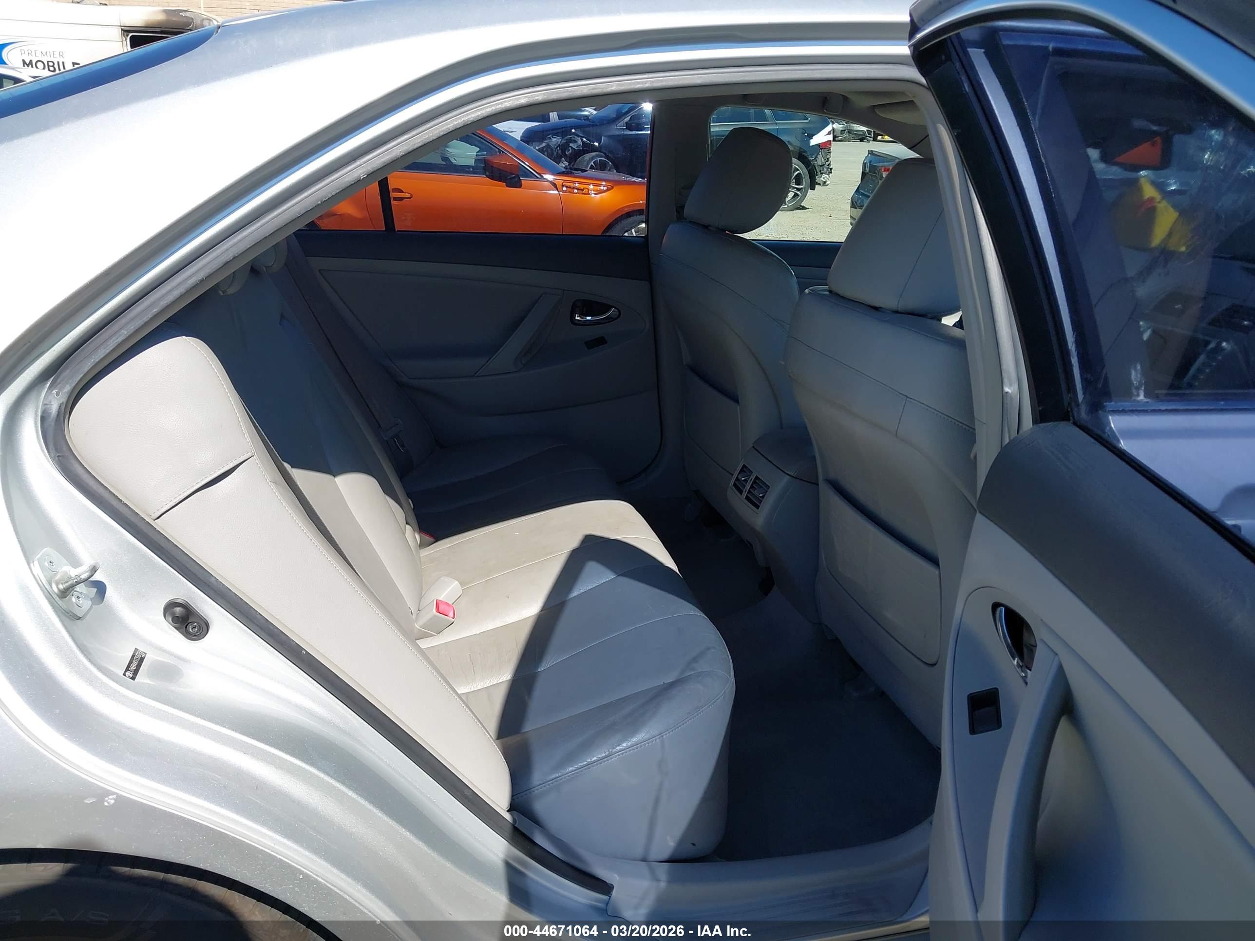 TOYOTA CAMRY image 8