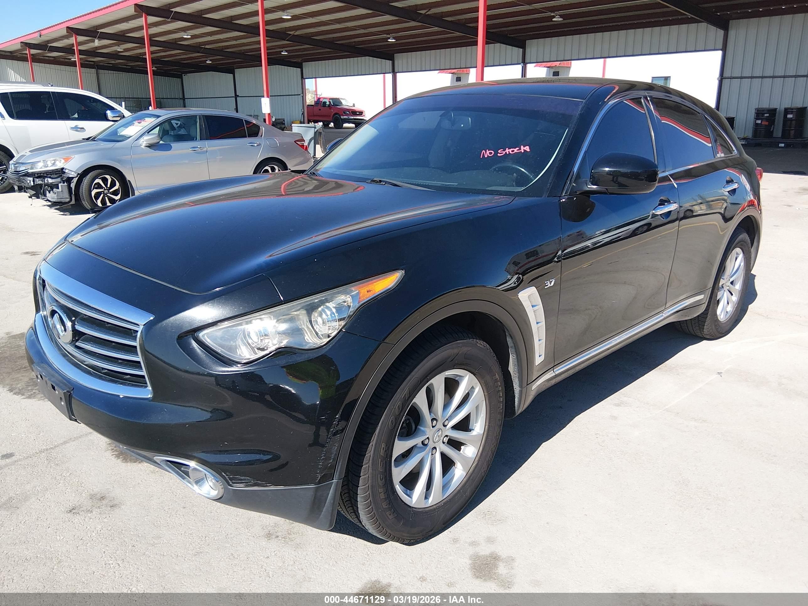 INFINITI QX70 image 2