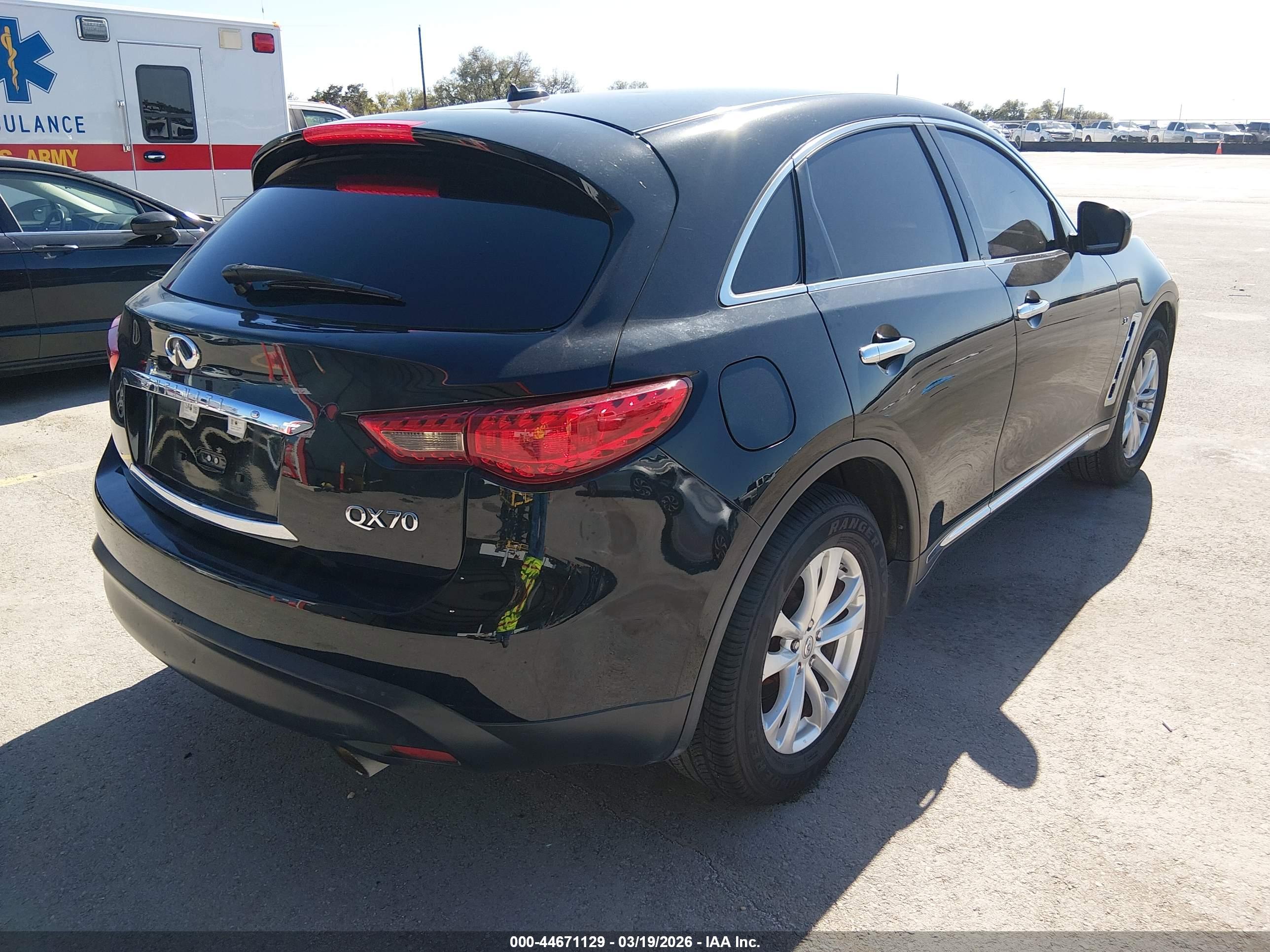 INFINITI QX70 image 4