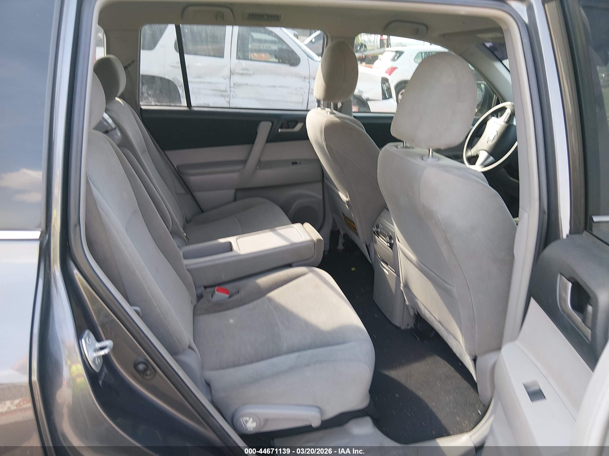 TOYOTA HIGHLANDER image 8