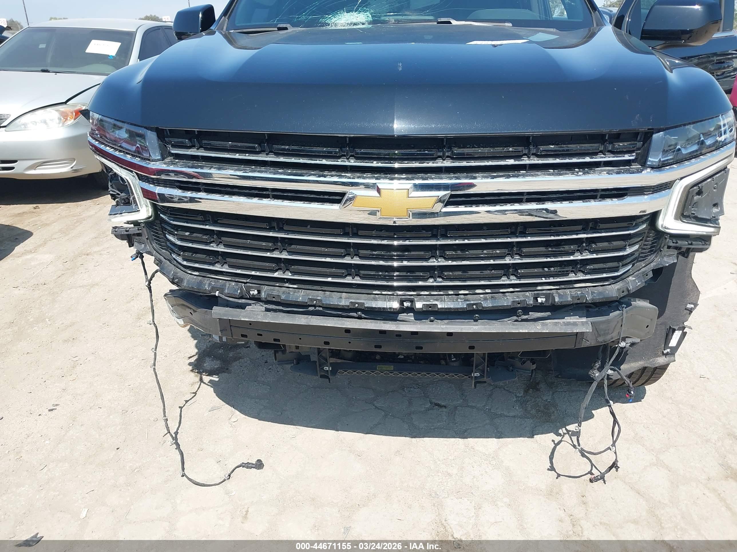 CHEVROLET SUBURBAN image 6