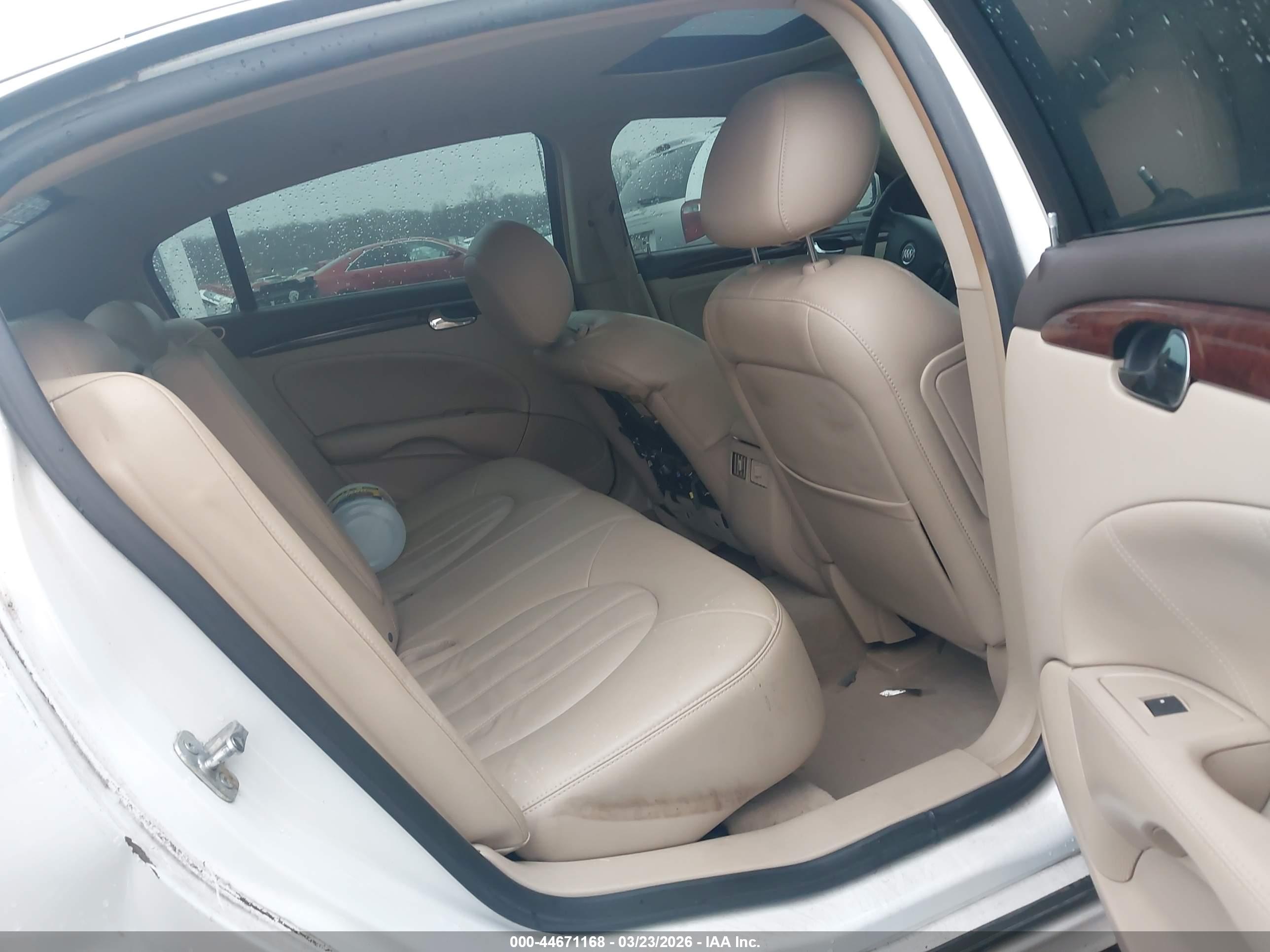 BUICK LUCERNE image 8