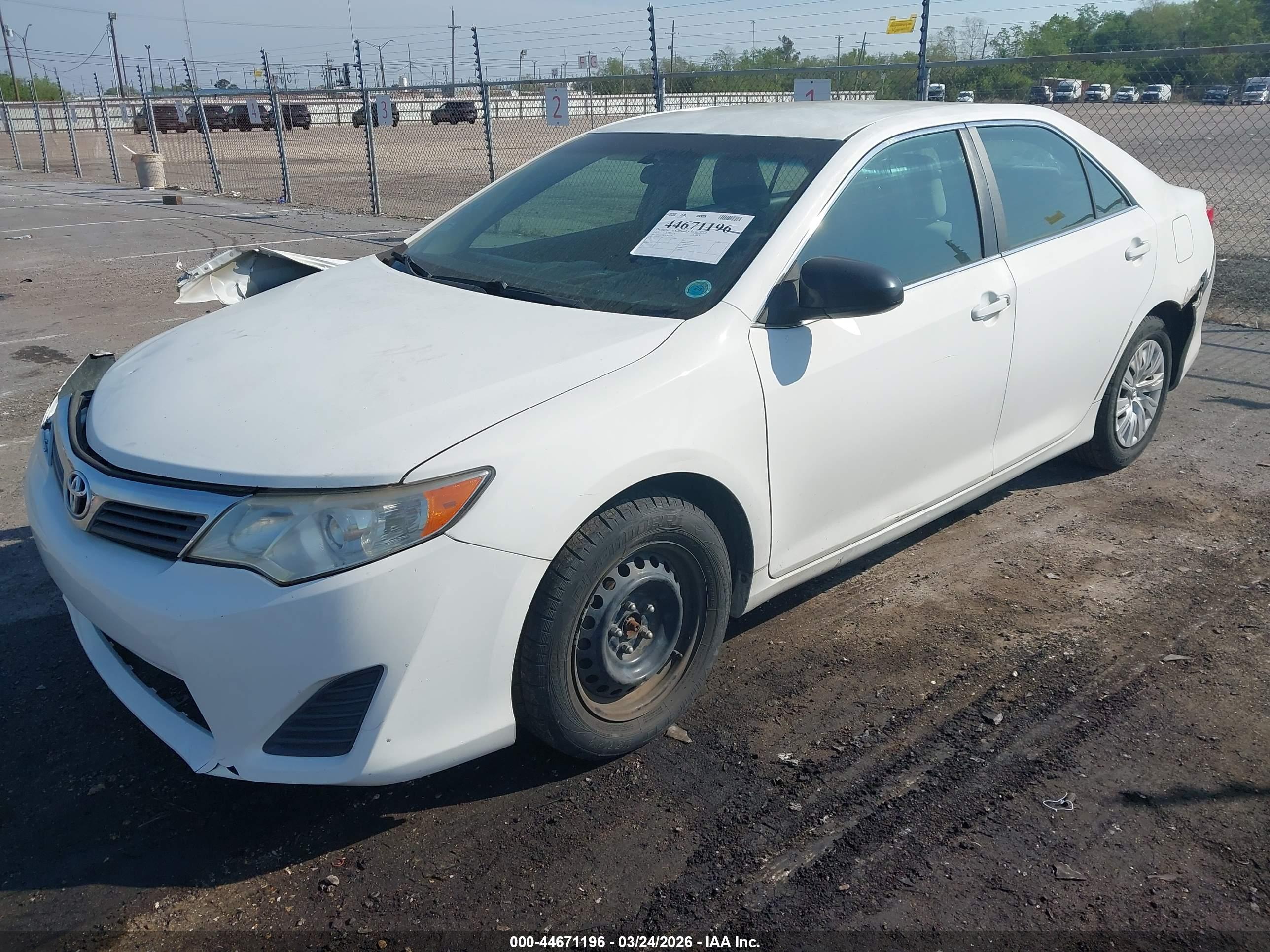 TOYOTA CAMRY image 2