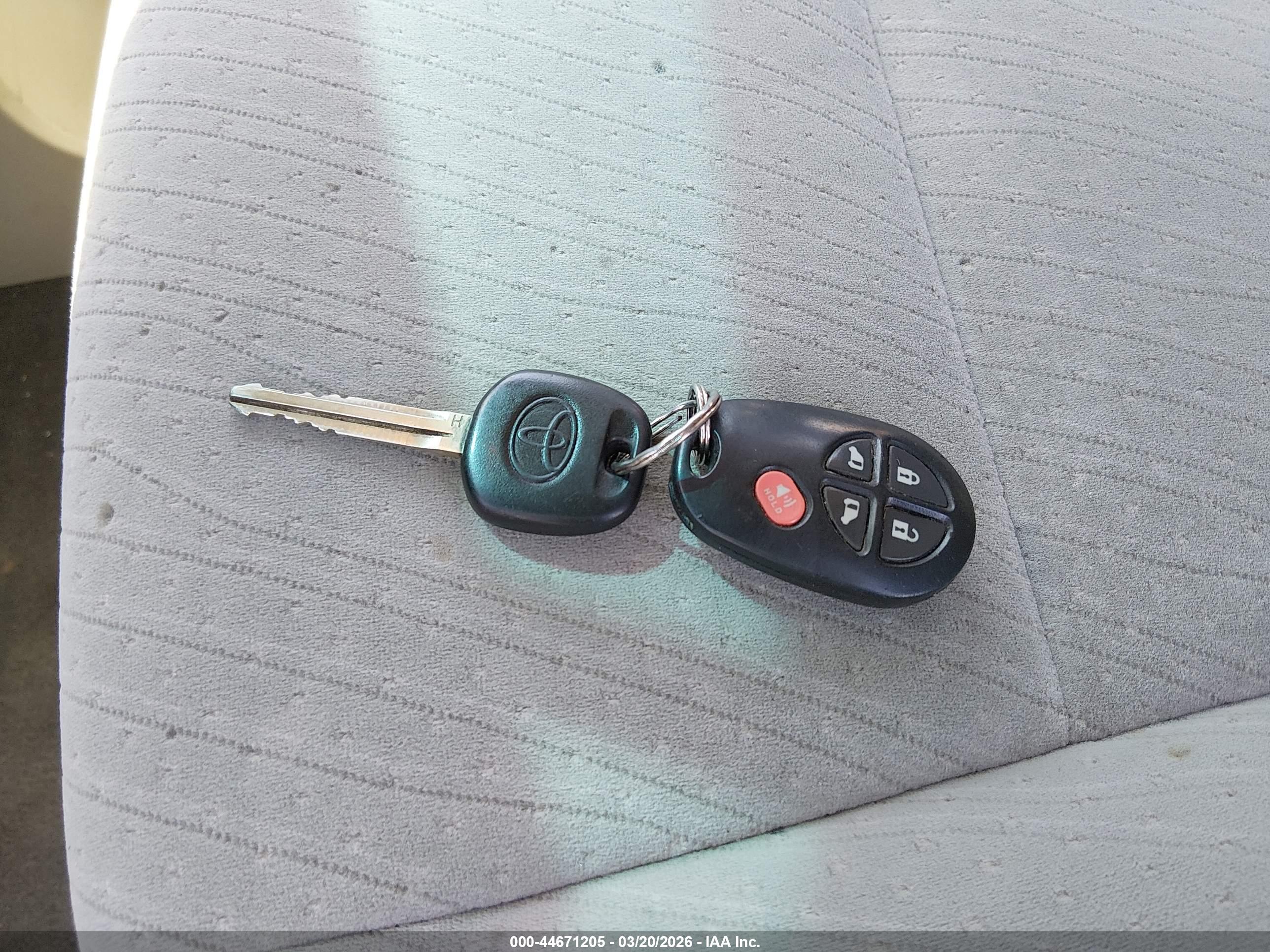 TOYOTA SIENNA image 11