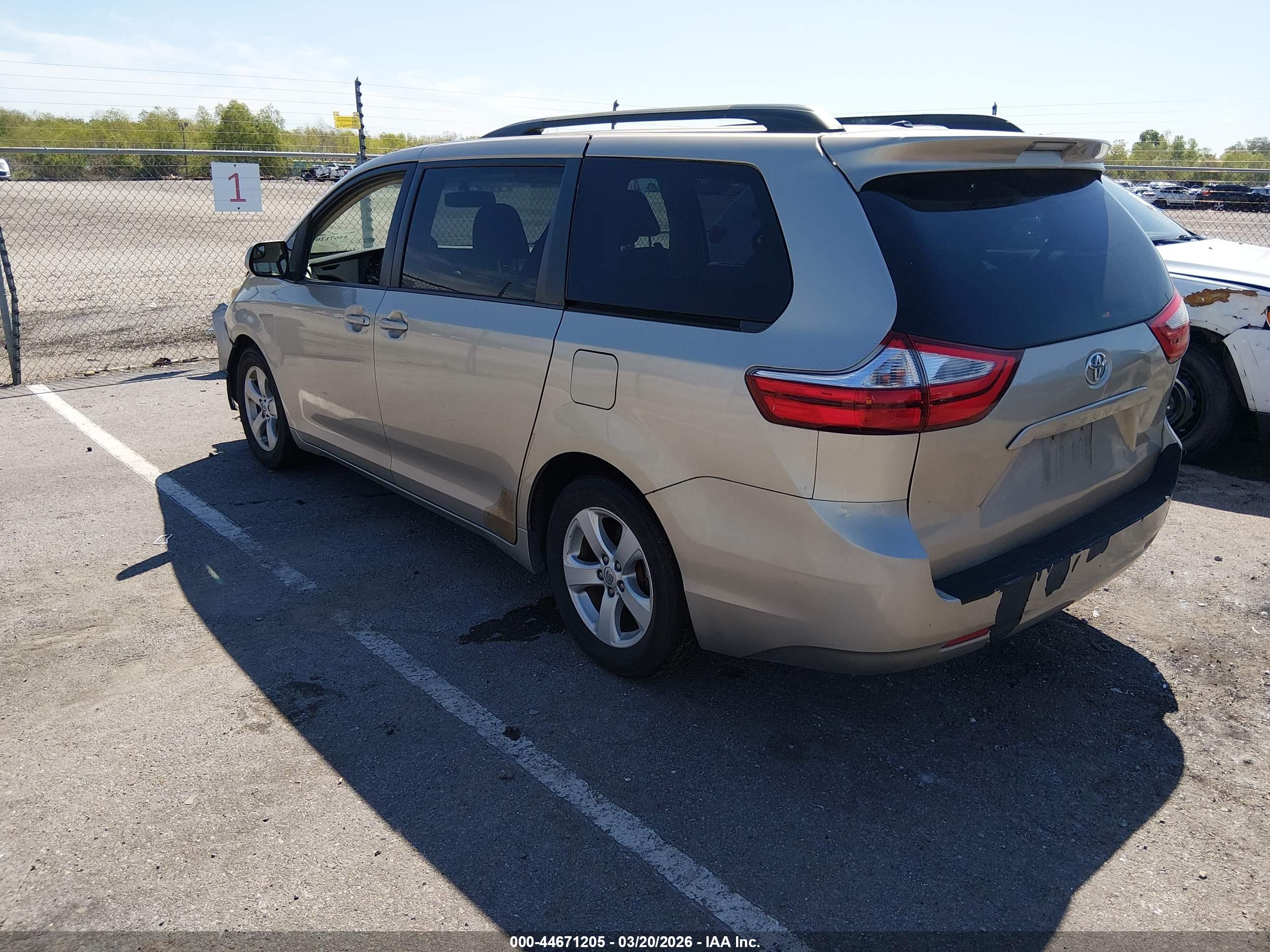 TOYOTA SIENNA image 3