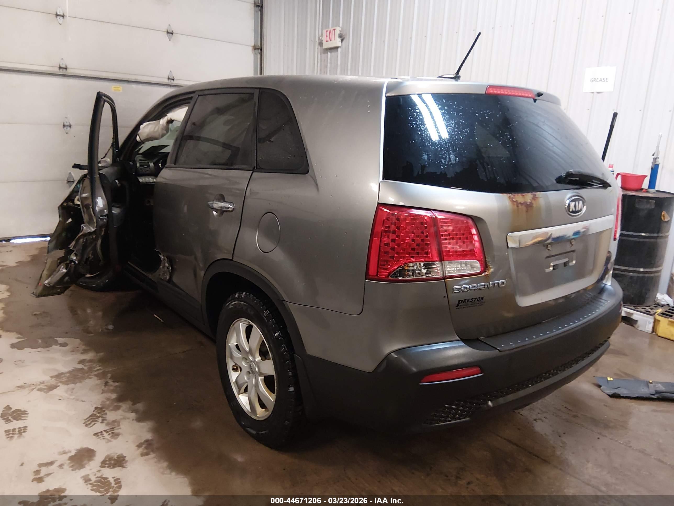 KIA SORENTO image 3