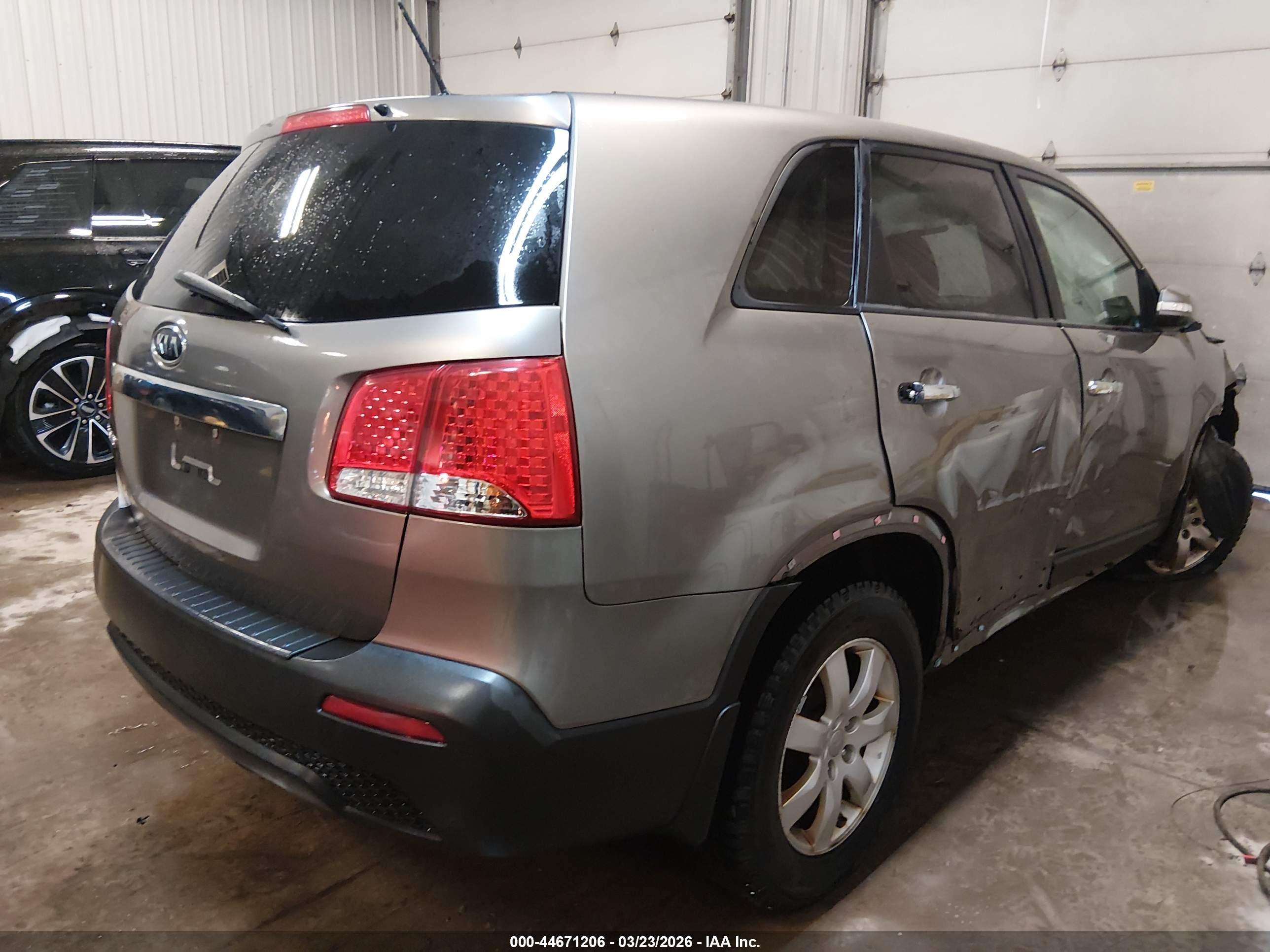 KIA SORENTO image 4