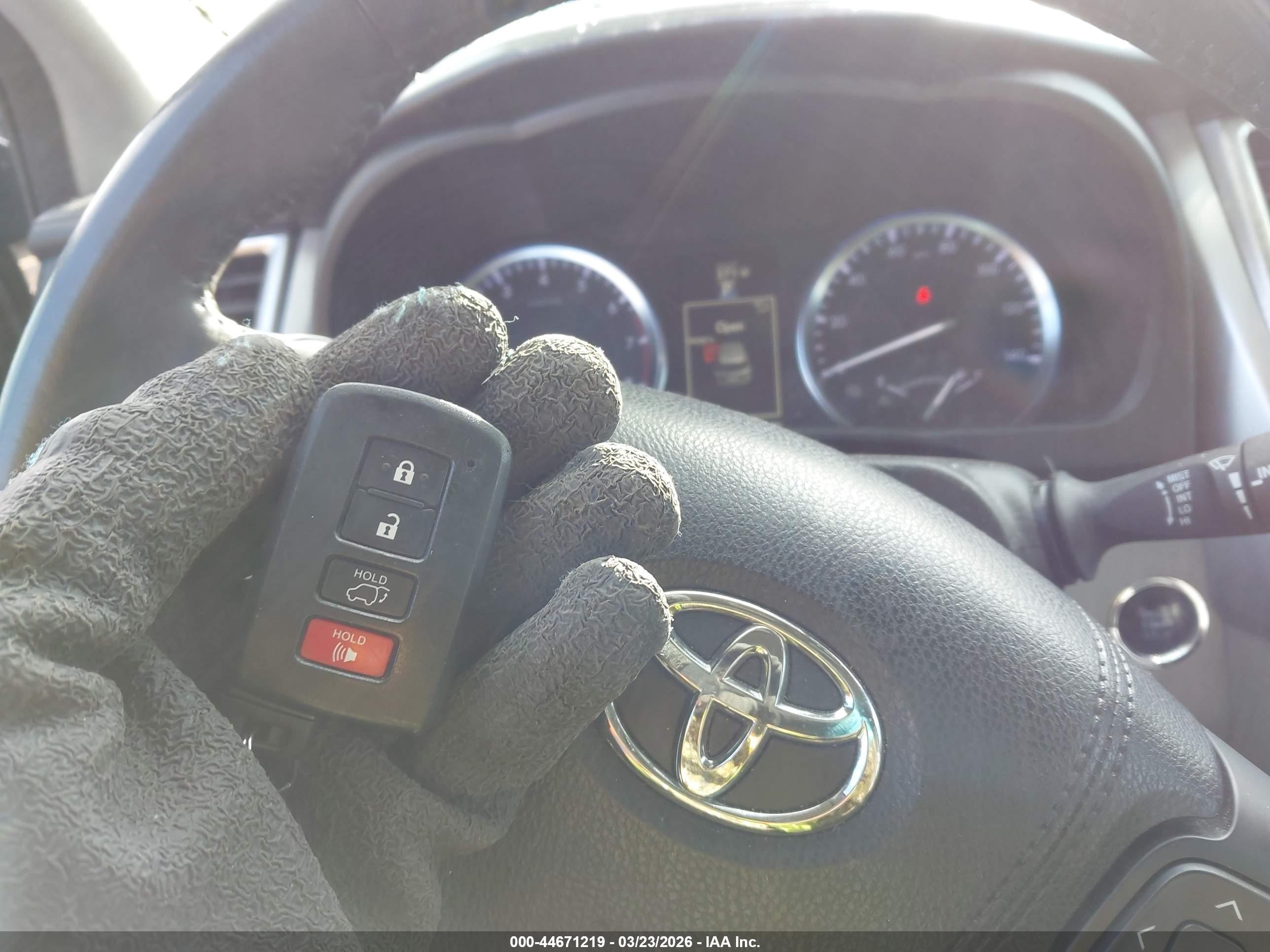 TOYOTA HIGHLANDER image 11