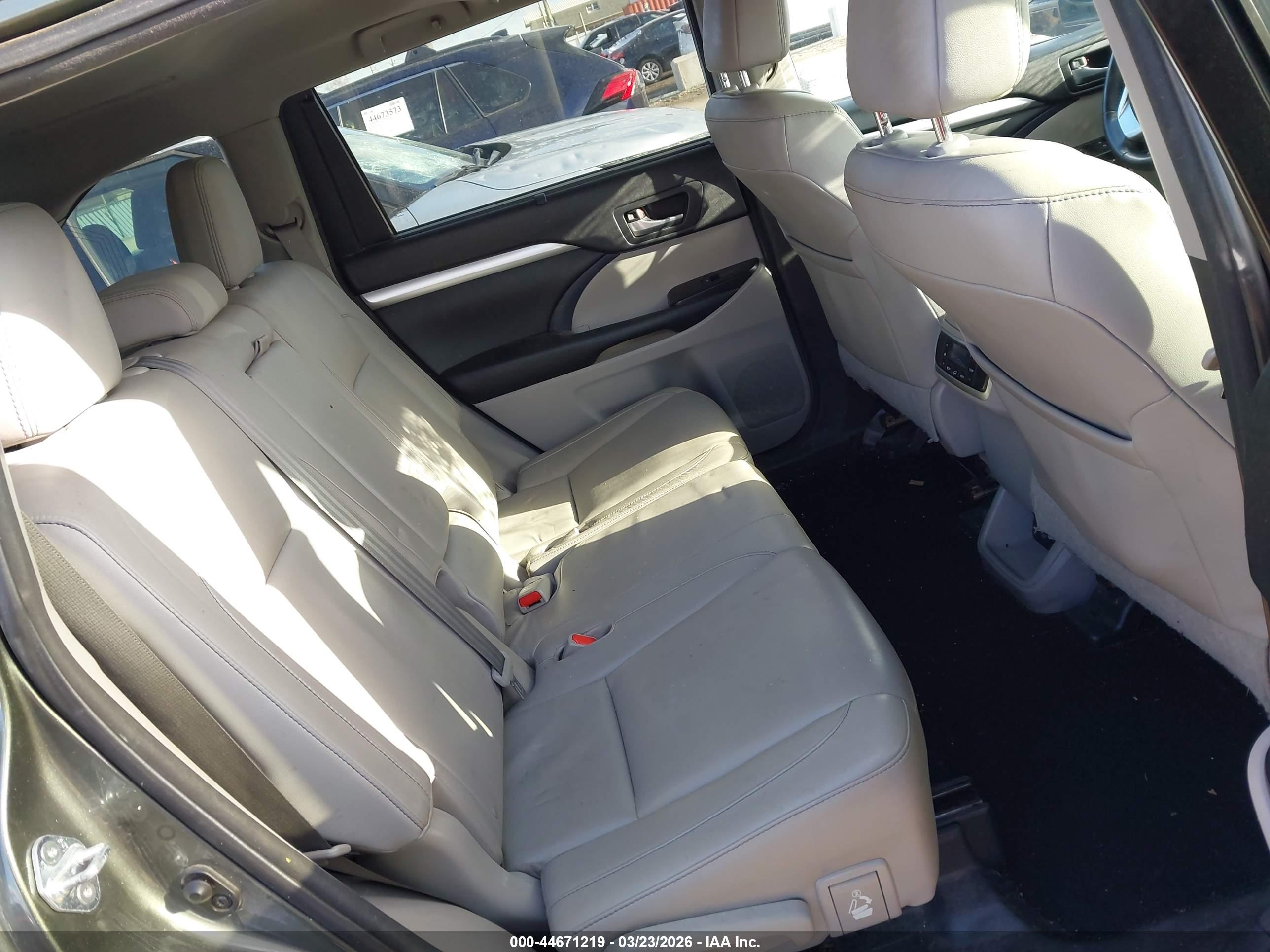 TOYOTA HIGHLANDER image 8