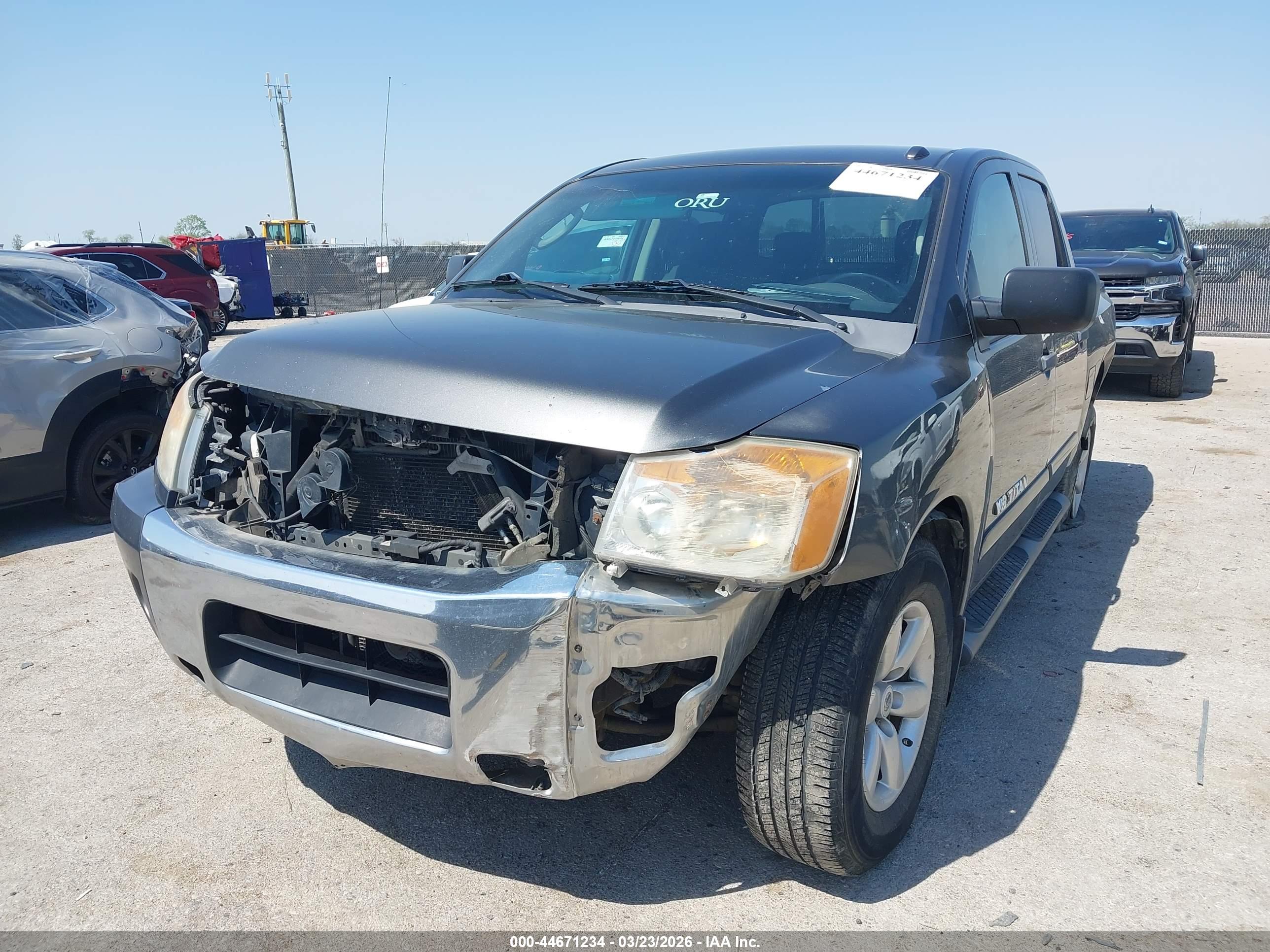 NISSAN TITAN image 2