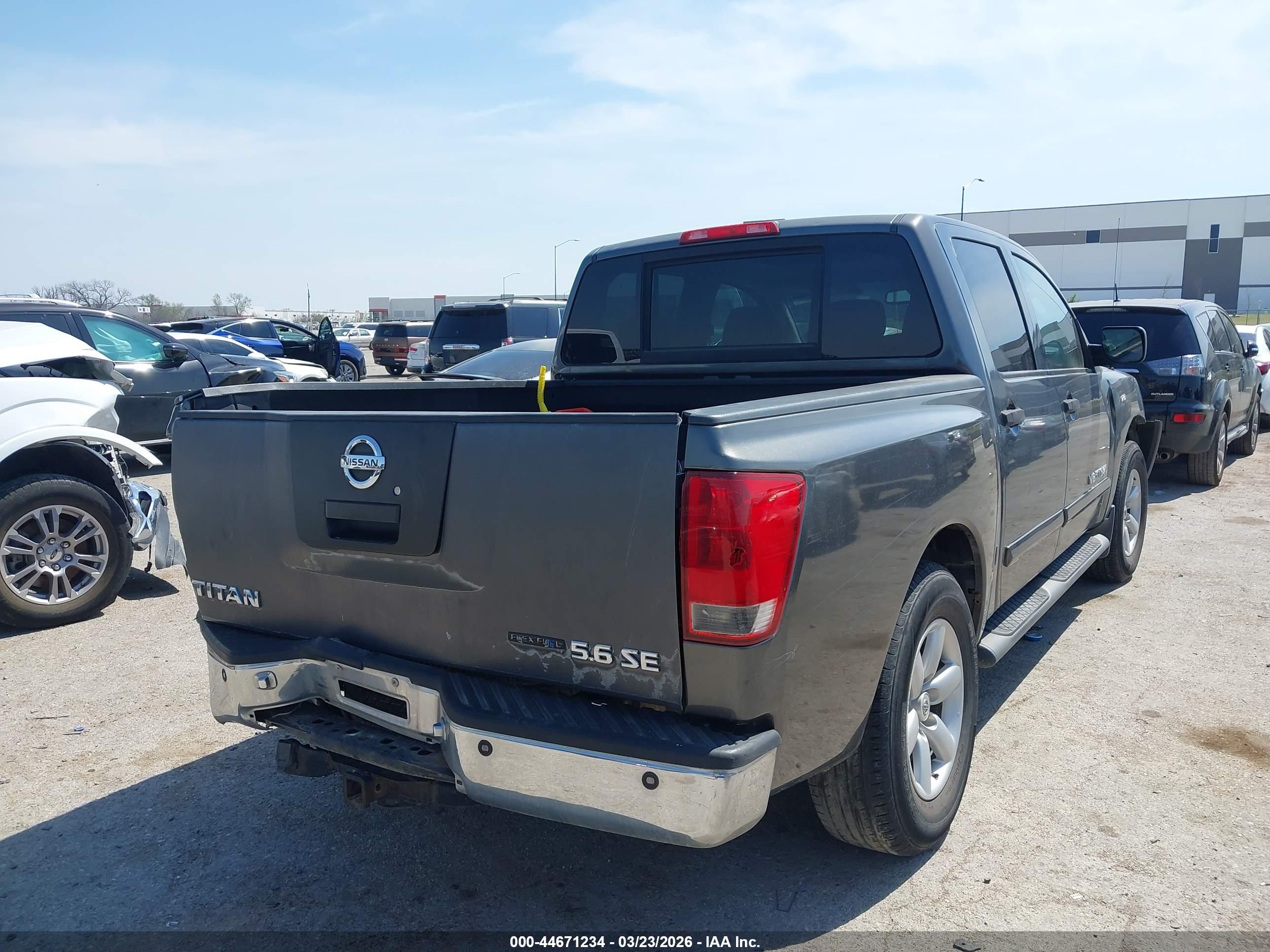 NISSAN TITAN image 4