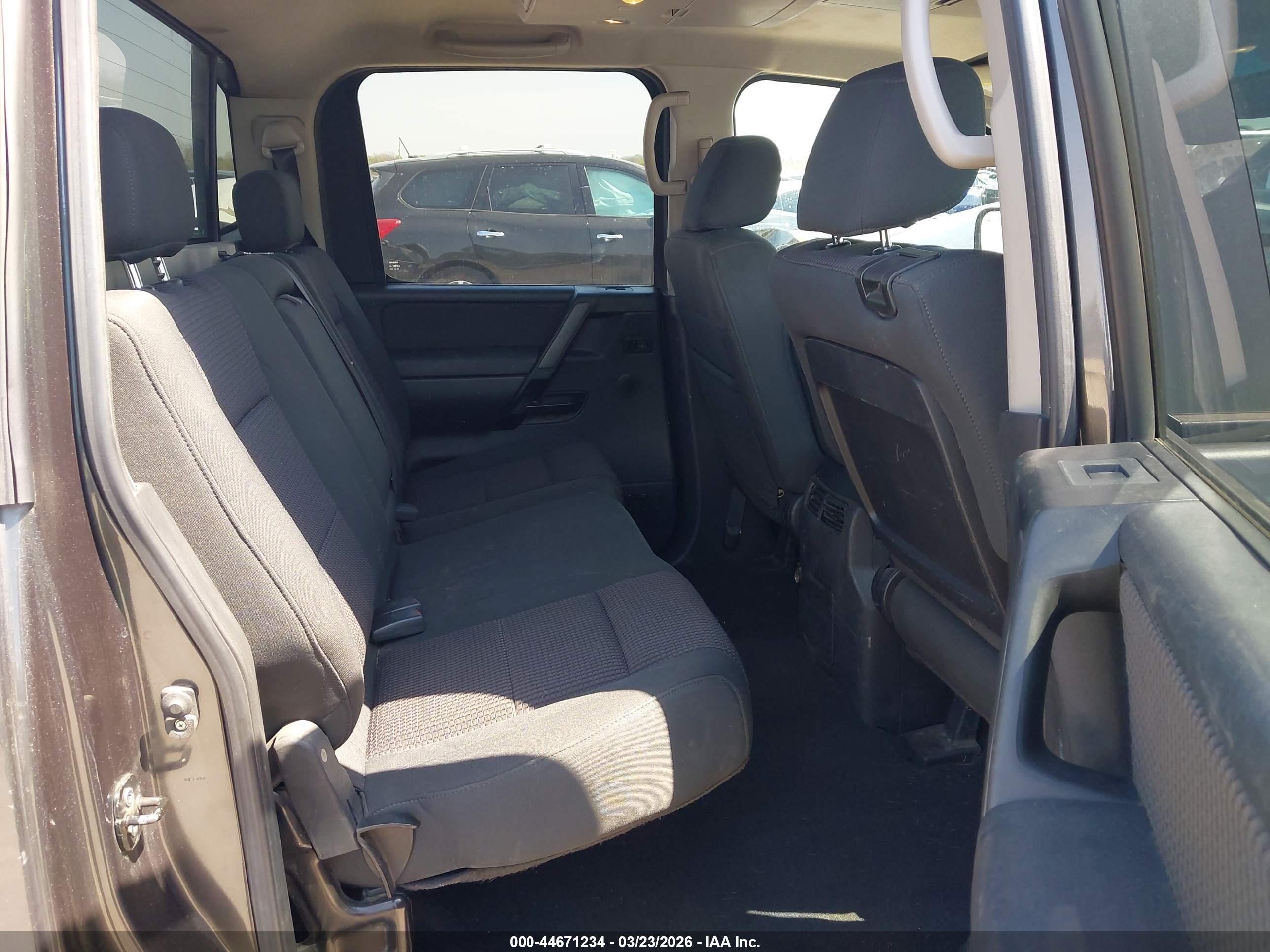 NISSAN TITAN image 8