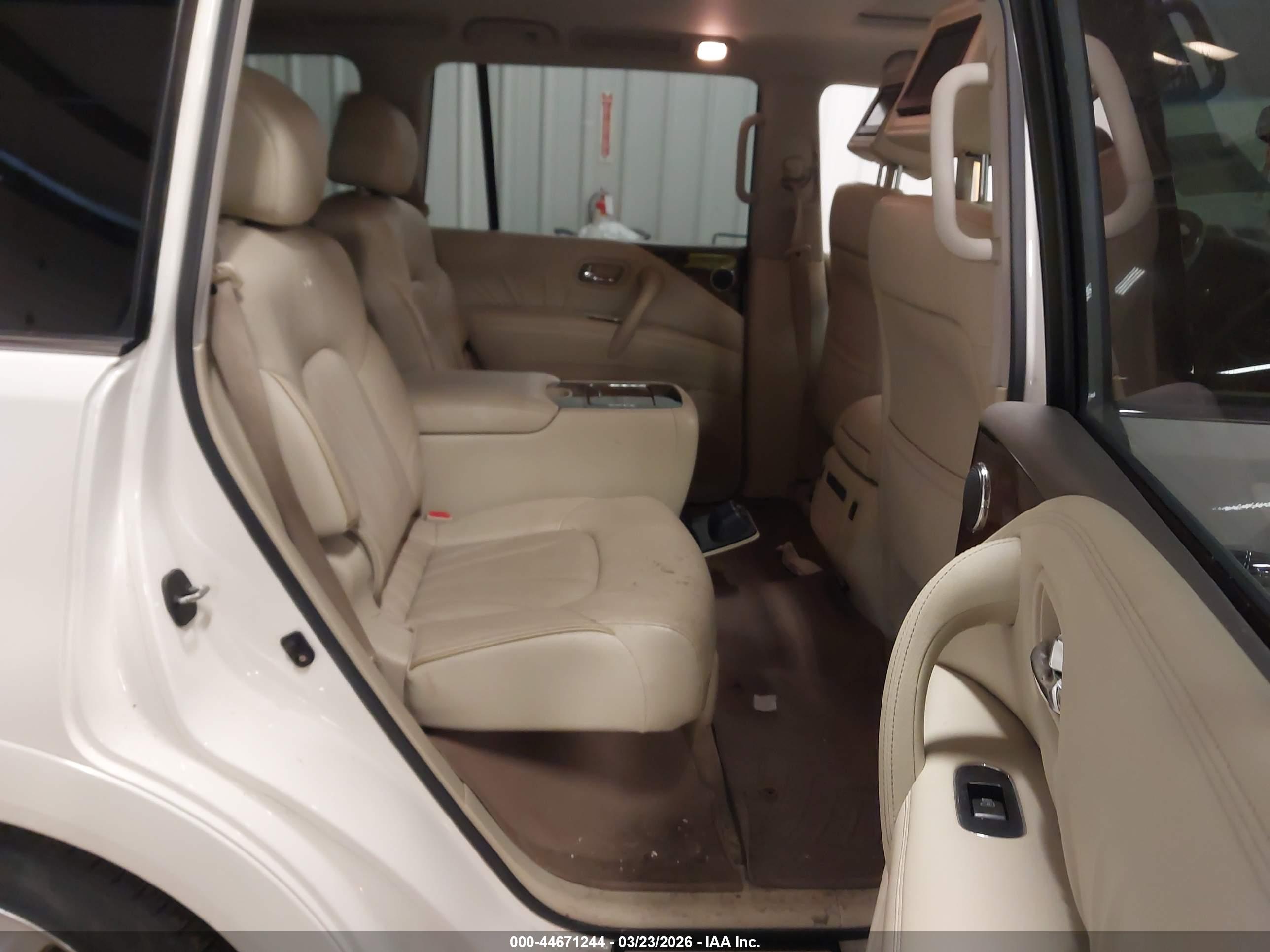 INFINITI QX56 image 8