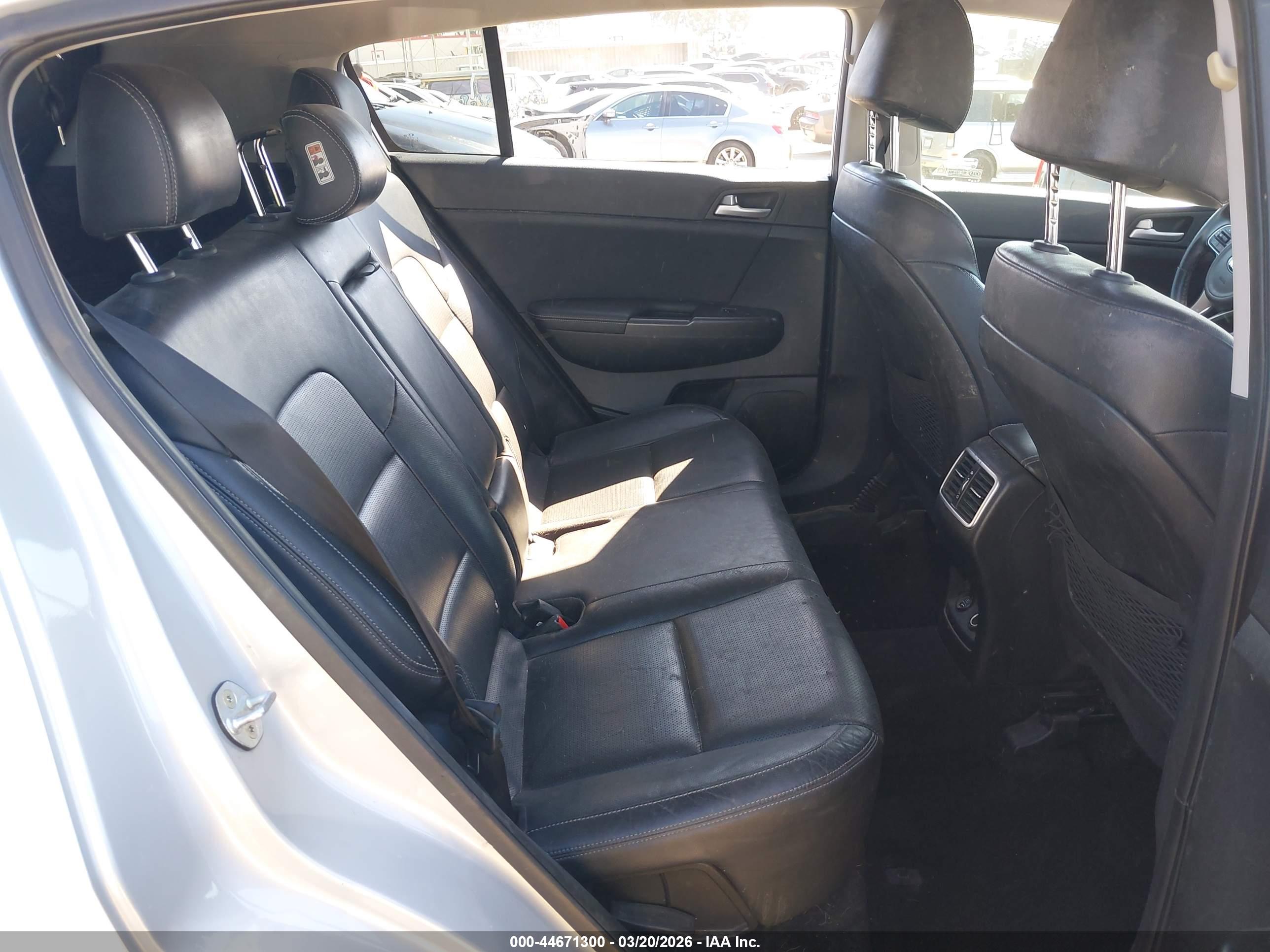KIA SPORTAGE image 8