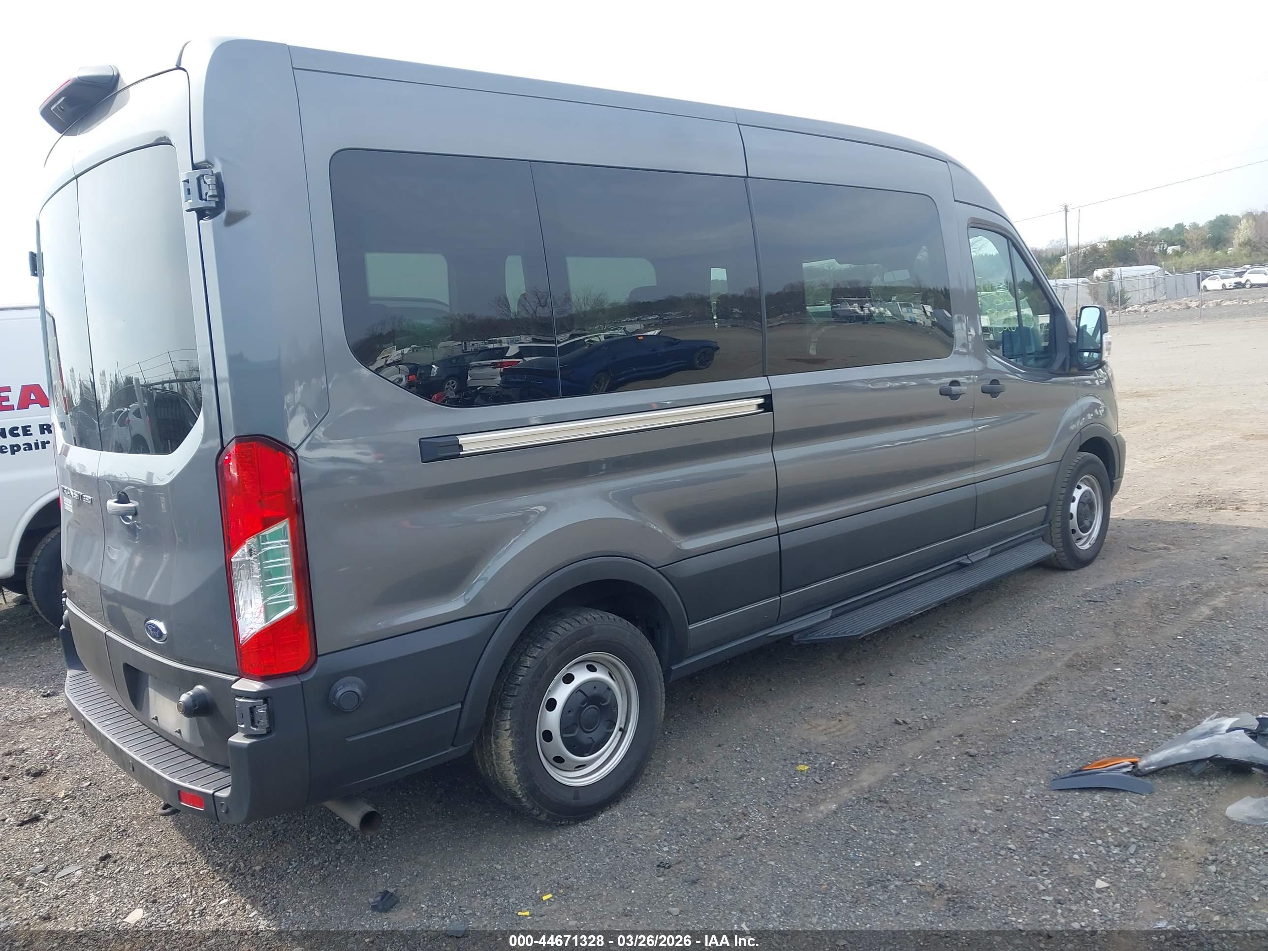 FORD TRANSIT-350 image 4