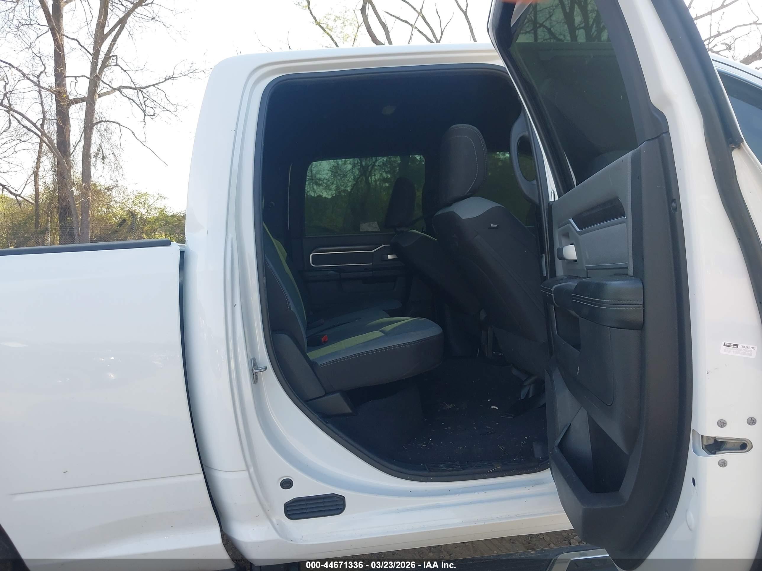 RAM 2500 image 8
