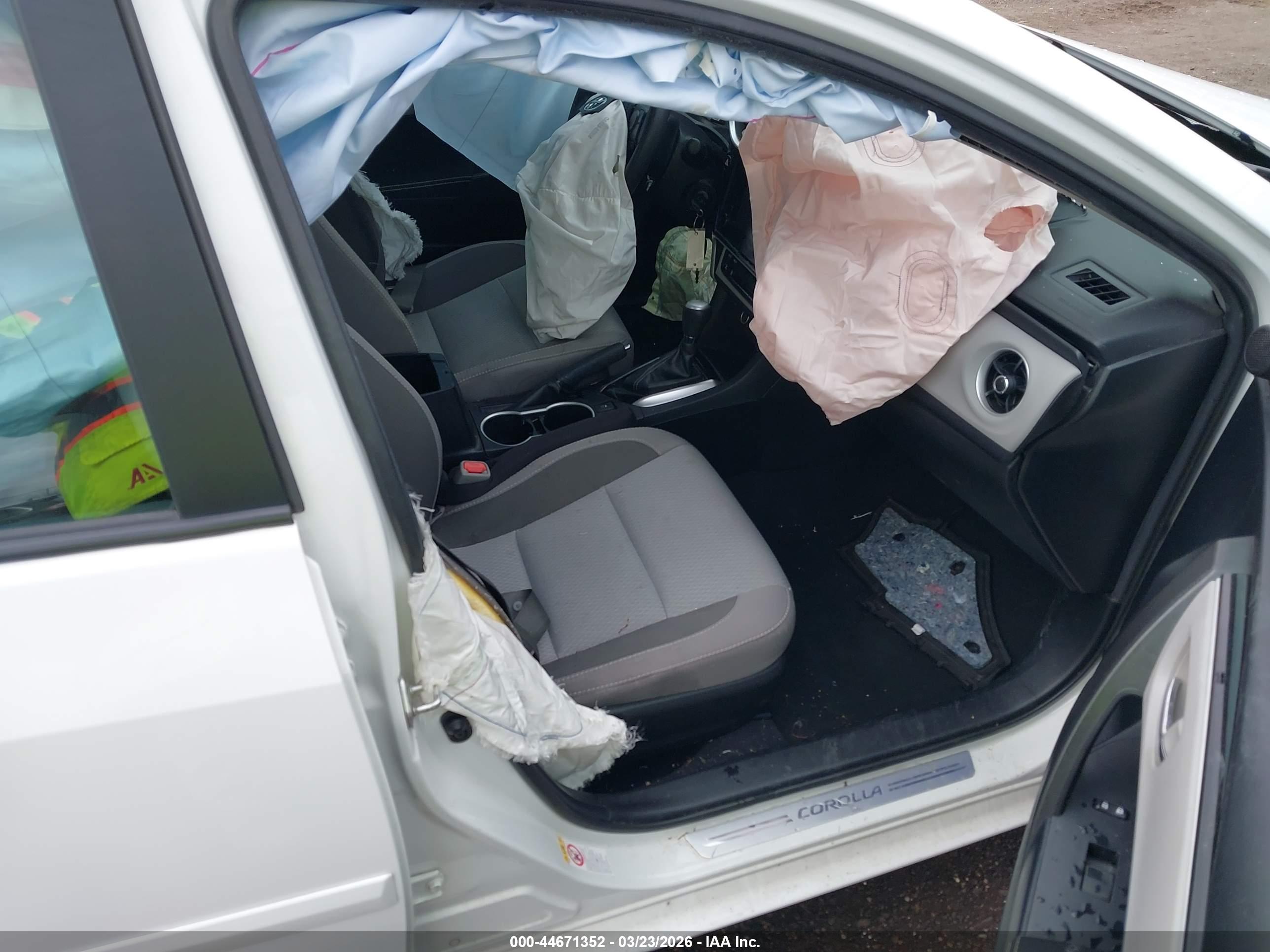 TOYOTA COROLLA image 5
