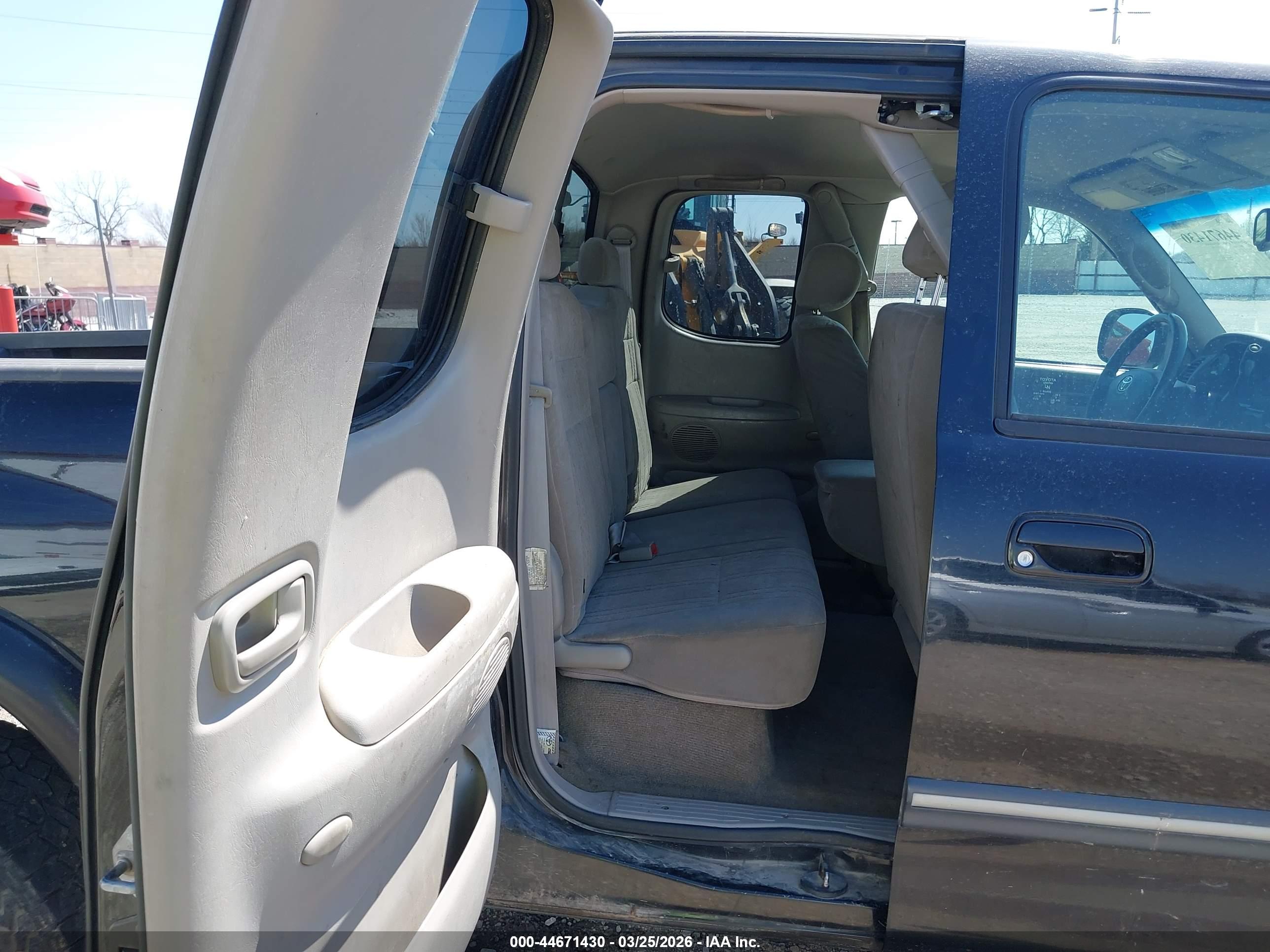 TOYOTA TUNDRA image 8