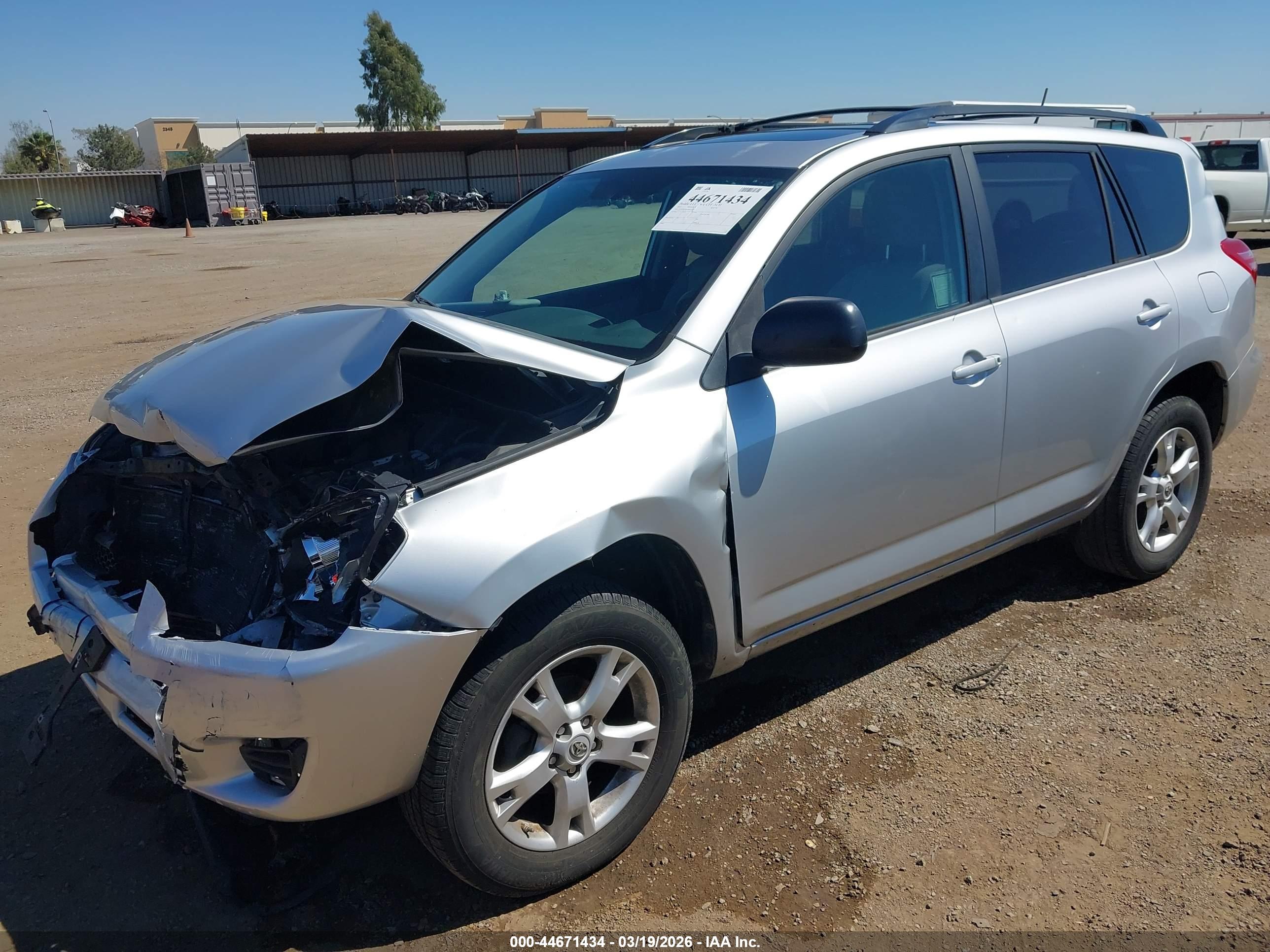 TOYOTA RAV4 image 2