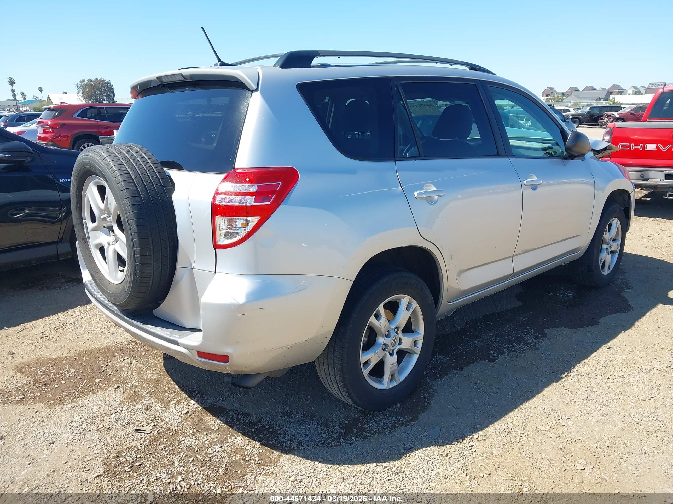 TOYOTA RAV4 image 4