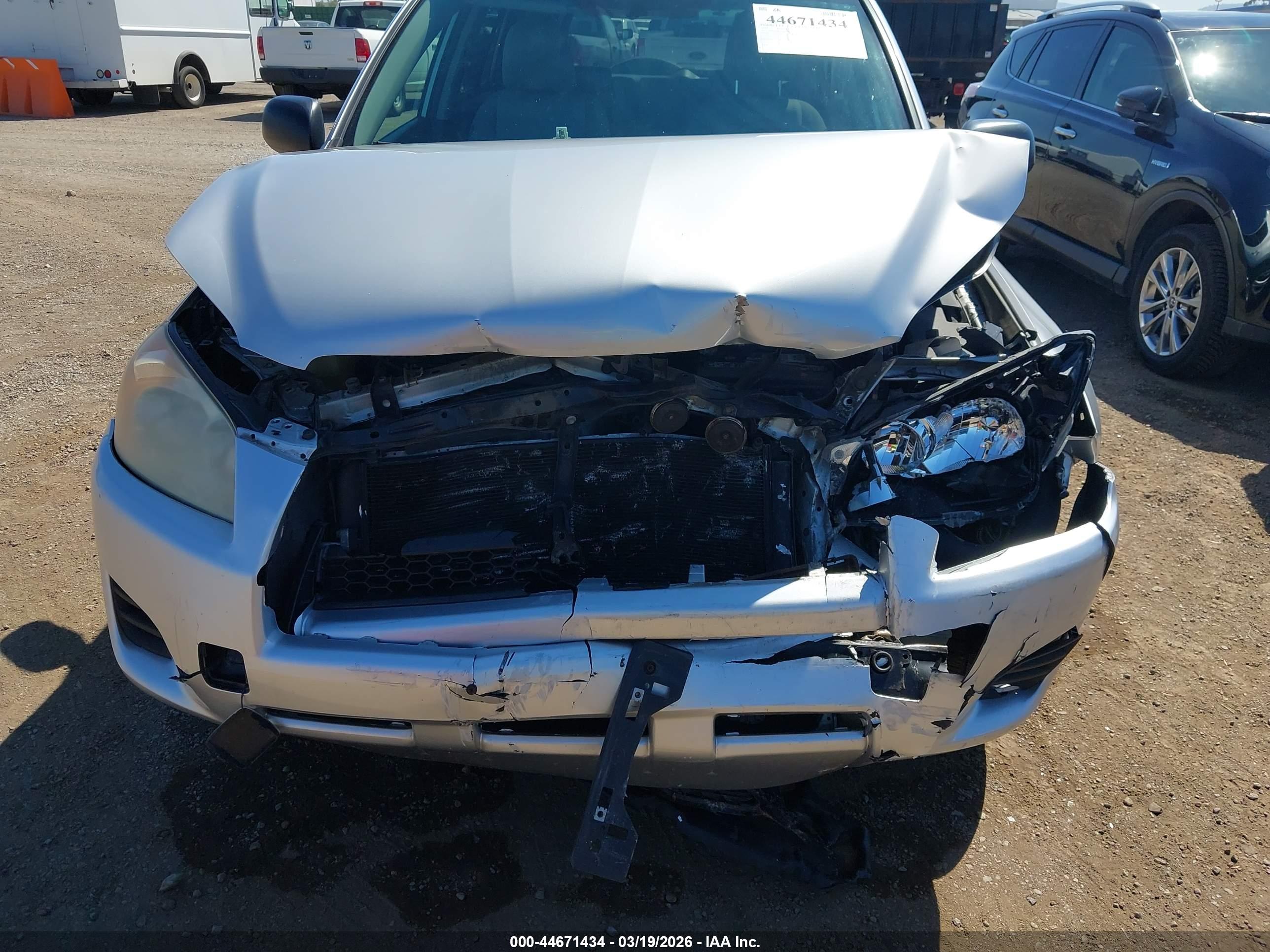 TOYOTA RAV4 image 6