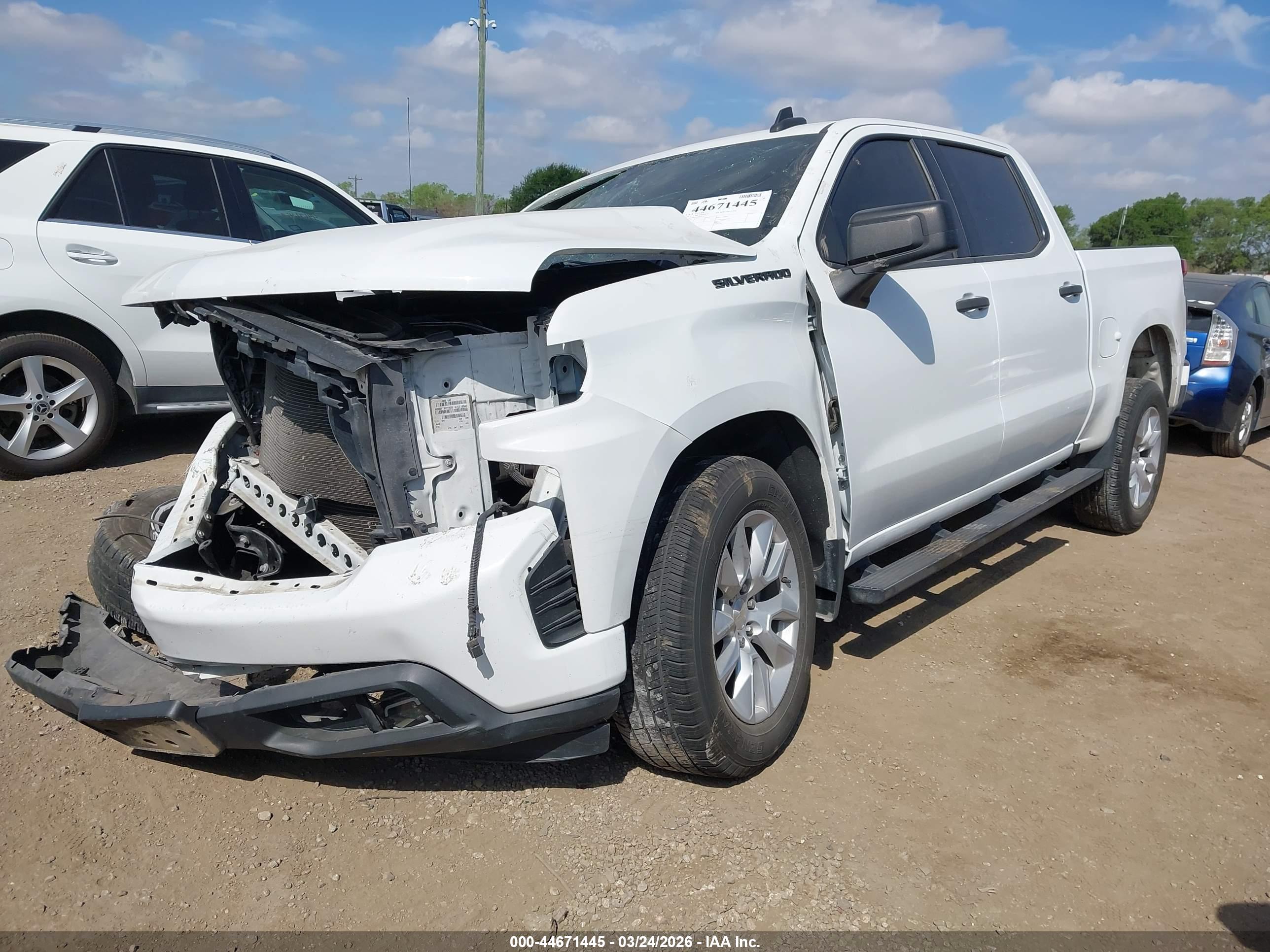 CHEVROLET SILVERADO image 2