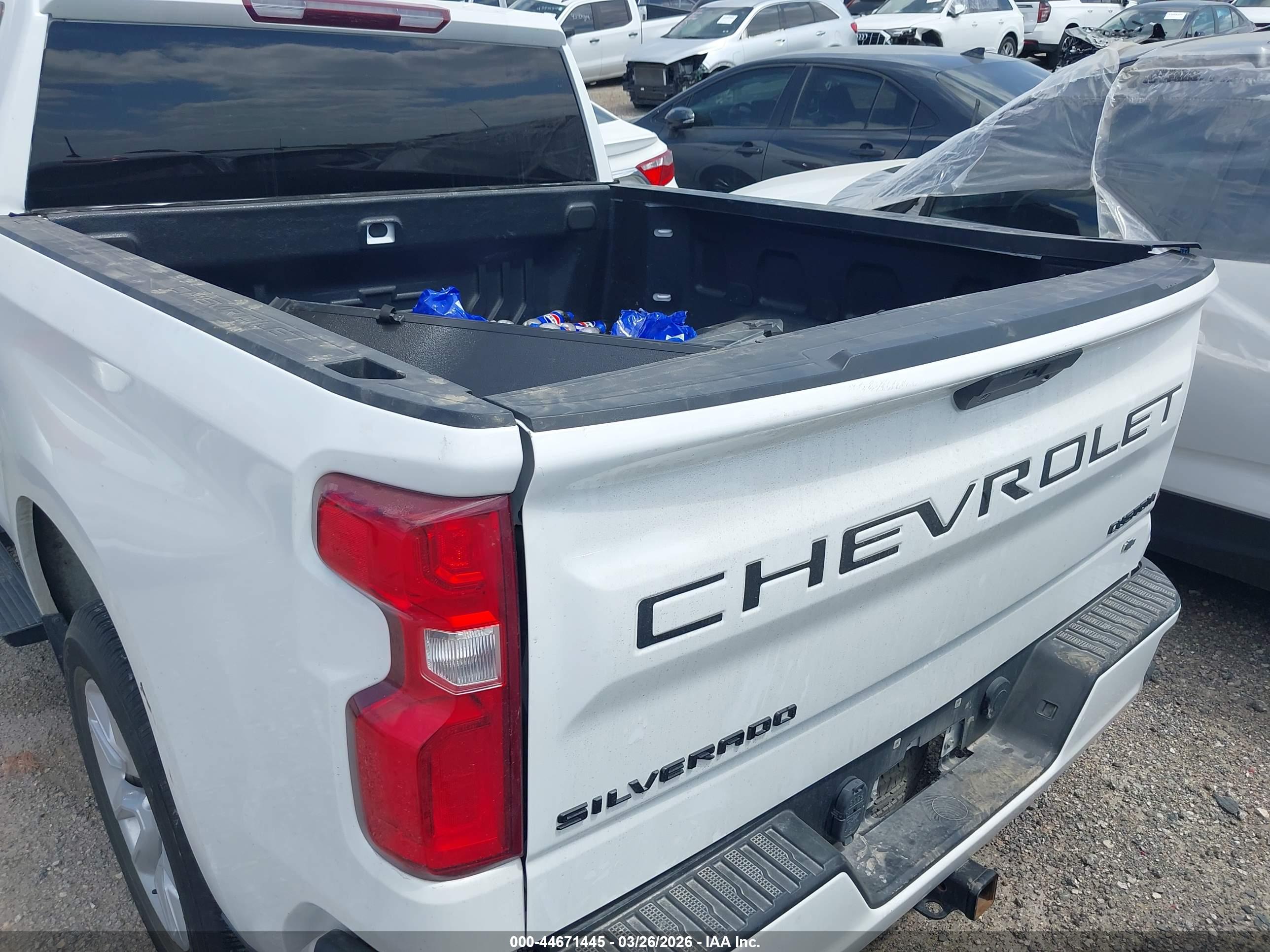 CHEVROLET SILVERADO image 3
