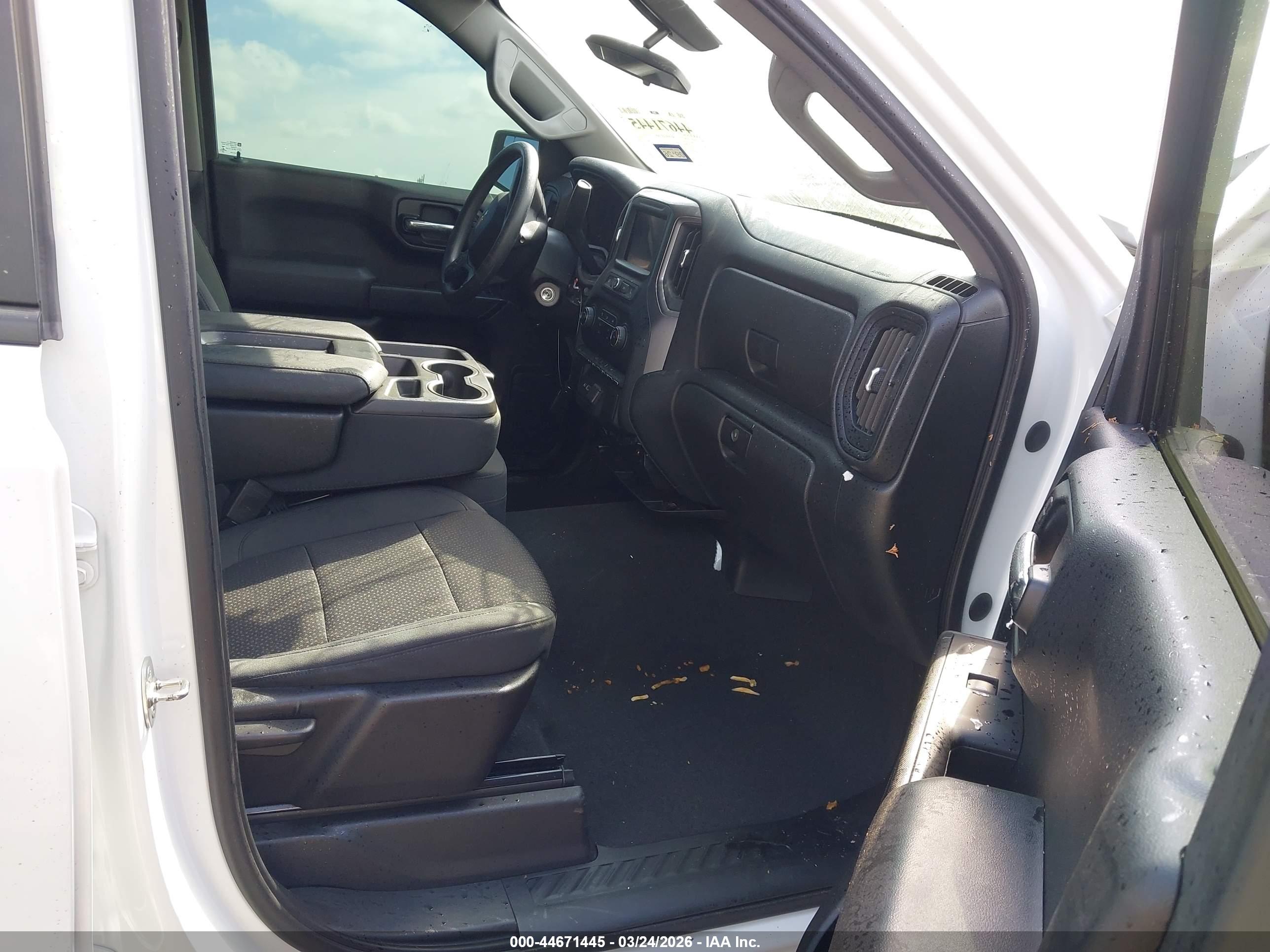 CHEVROLET SILVERADO image 5