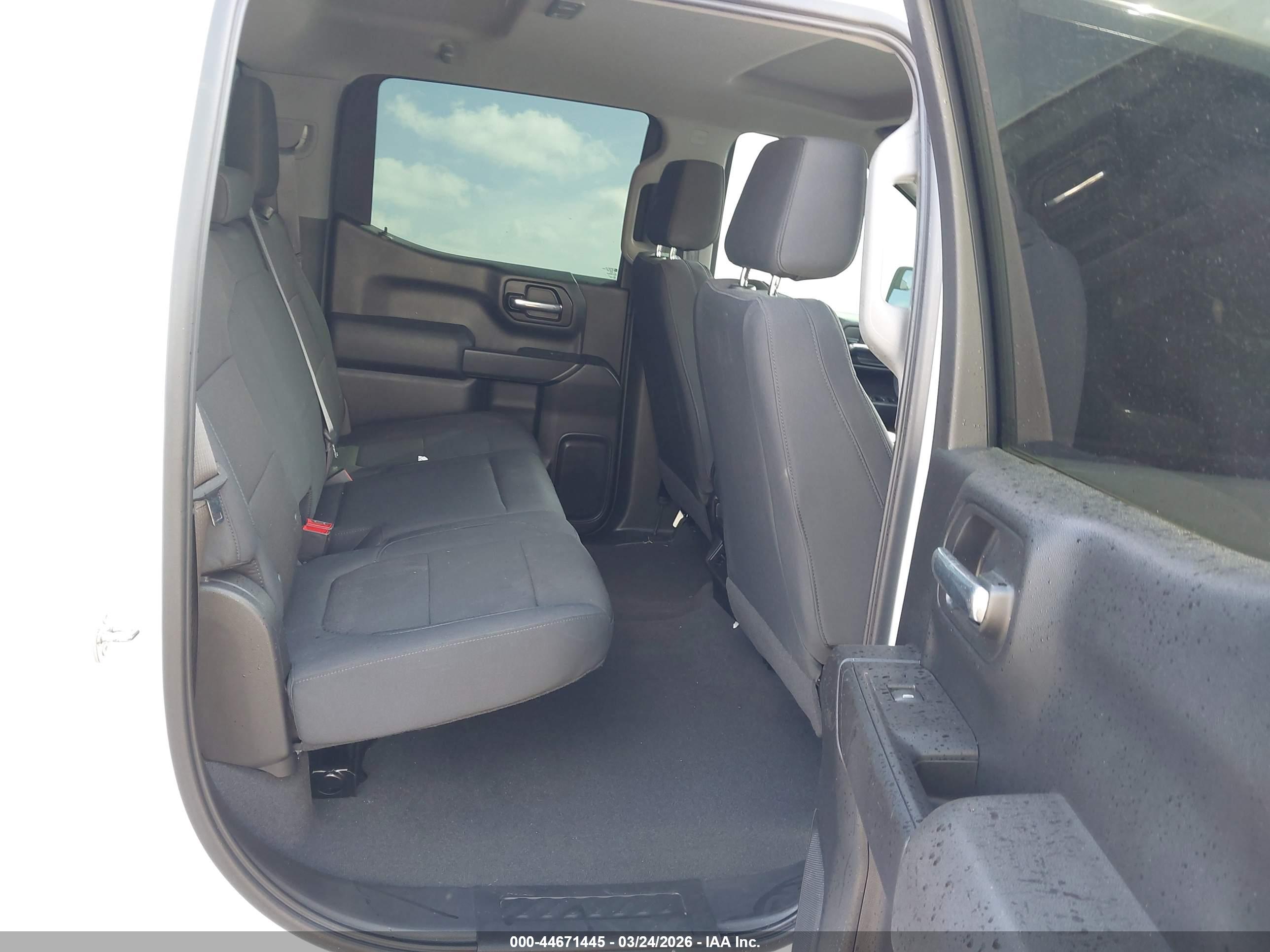 CHEVROLET SILVERADO image 8