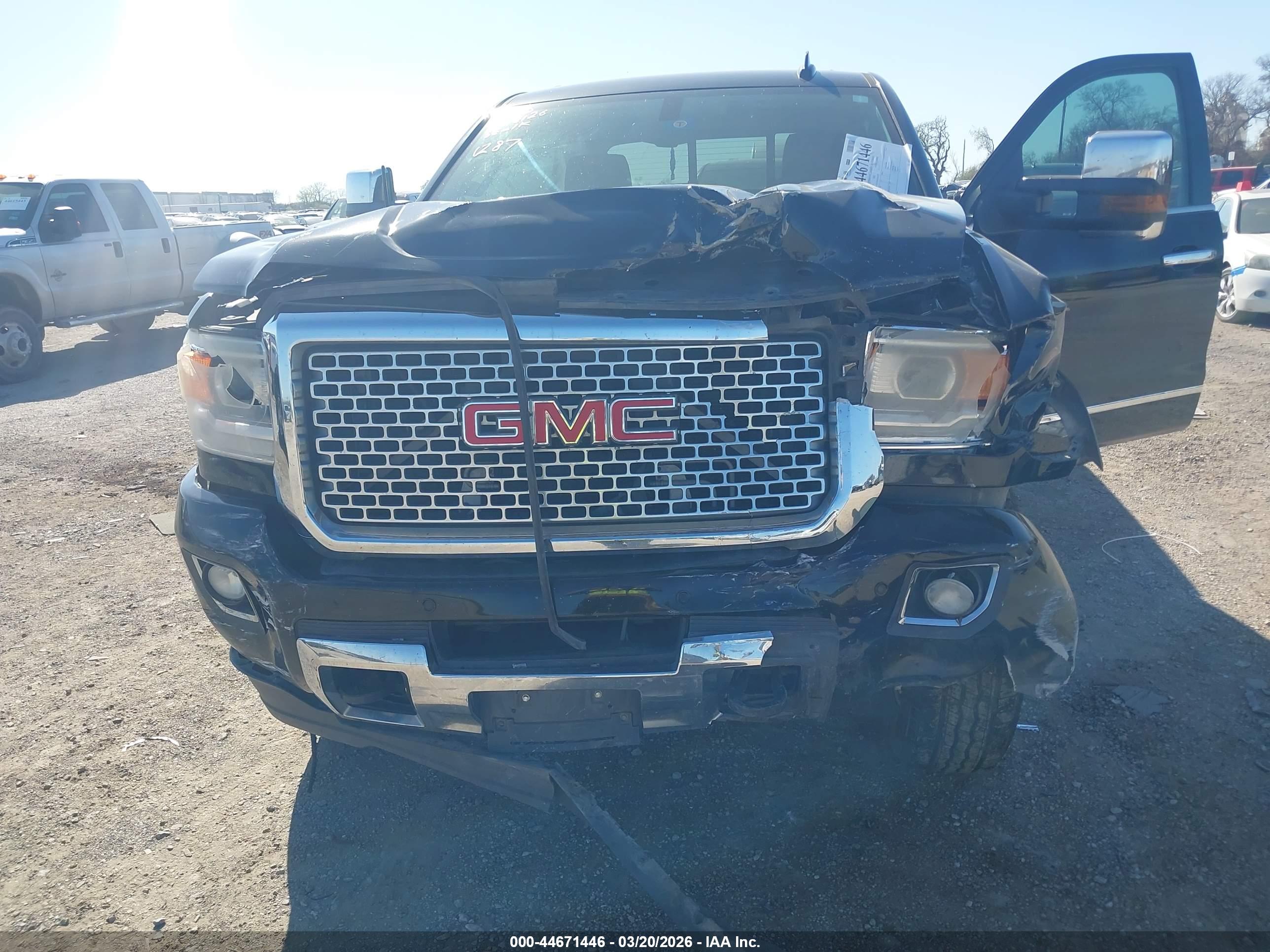 GMC SIERRA image 6