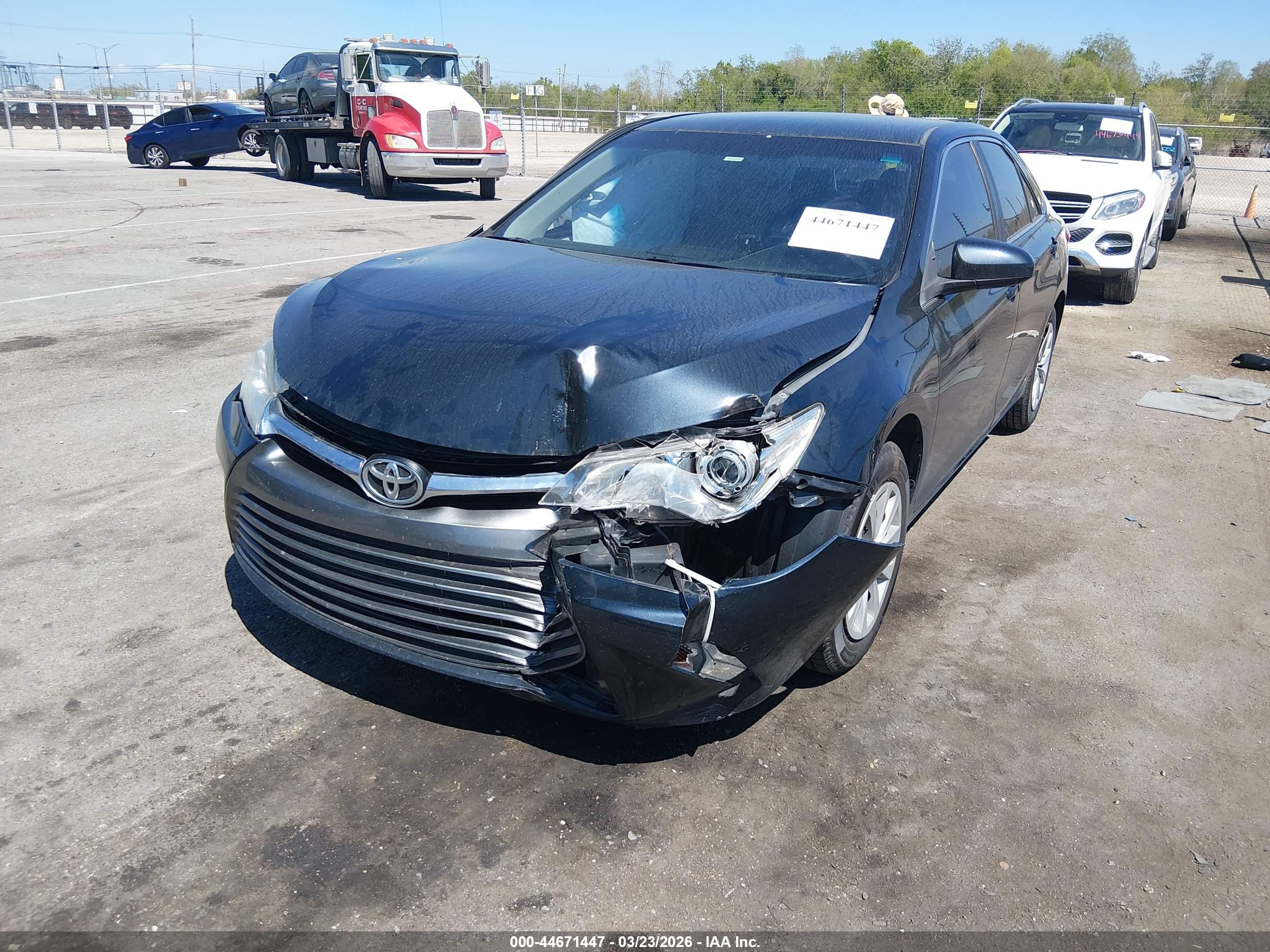 TOYOTA CAMRY image 2